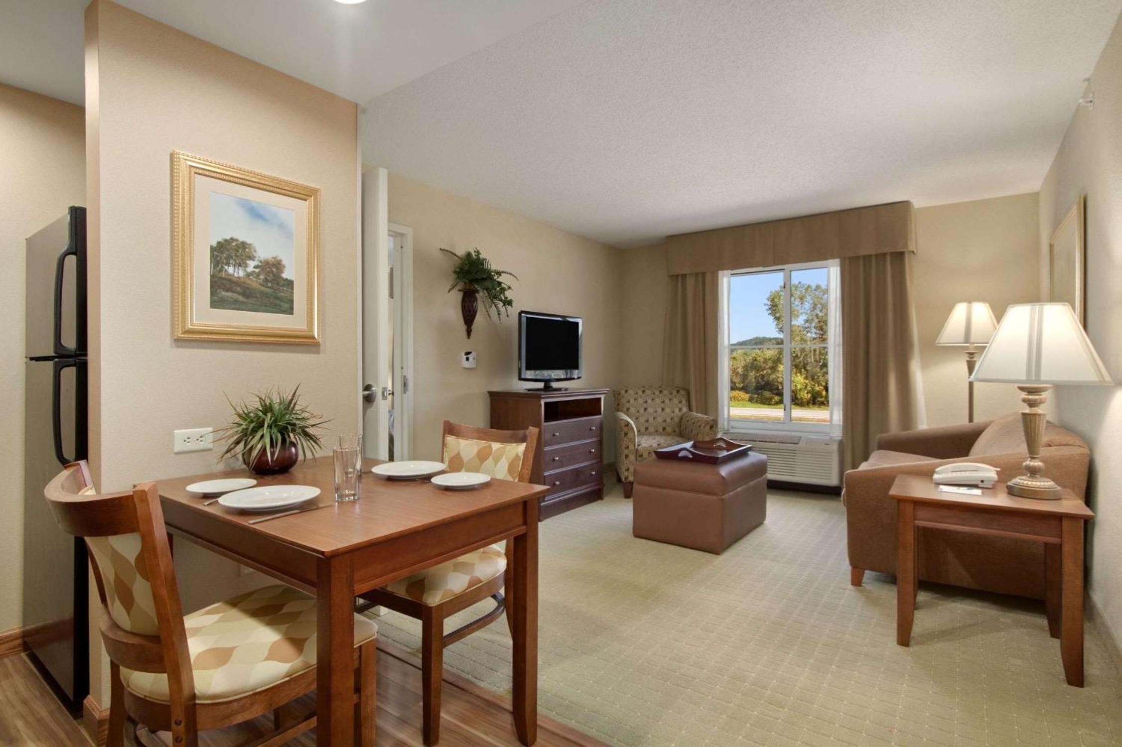 One-Bedroom King Suite - Non-Smoking - Photo 4