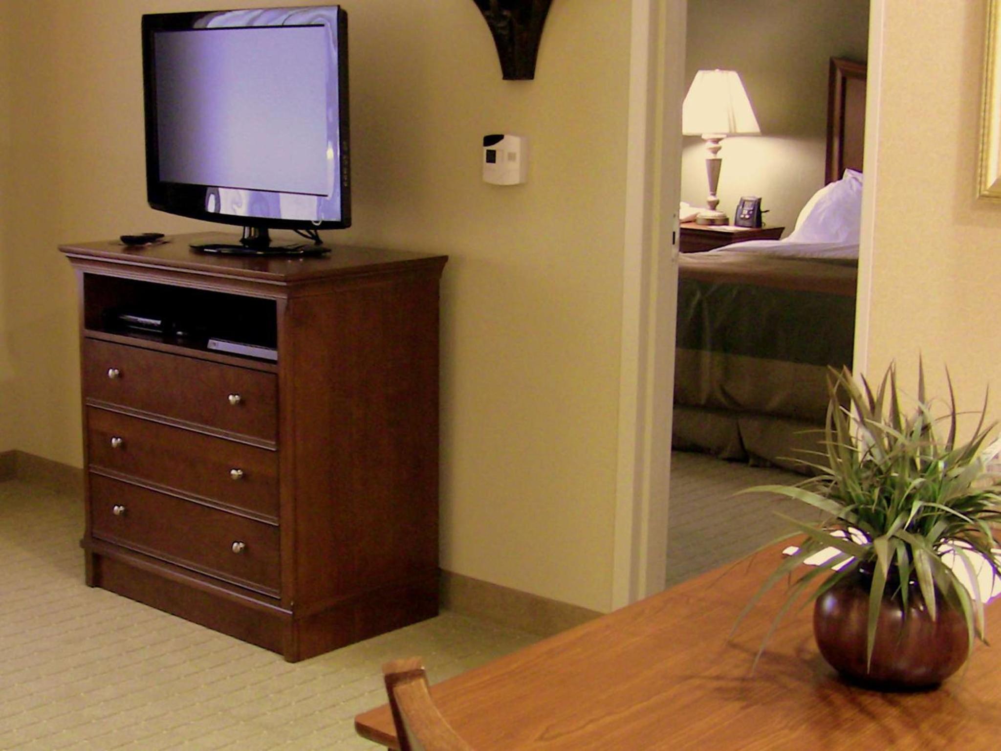 One-Bedroom King Suite - Non-Smoking - Photo 3