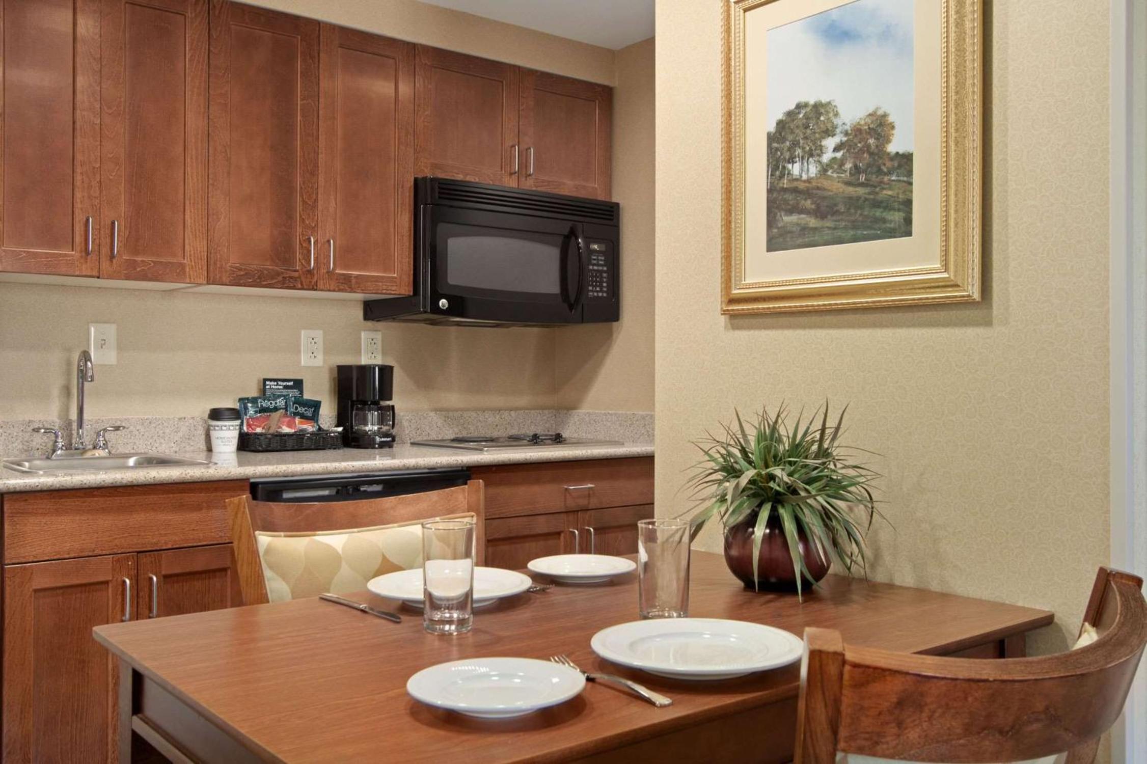 King Studio Suite - Non-Smoking - Photo 4