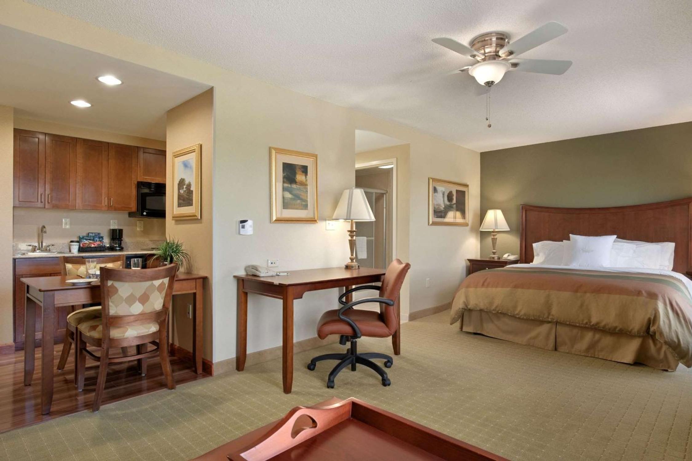 King Studio Suite - Non-Smoking - Photo 2