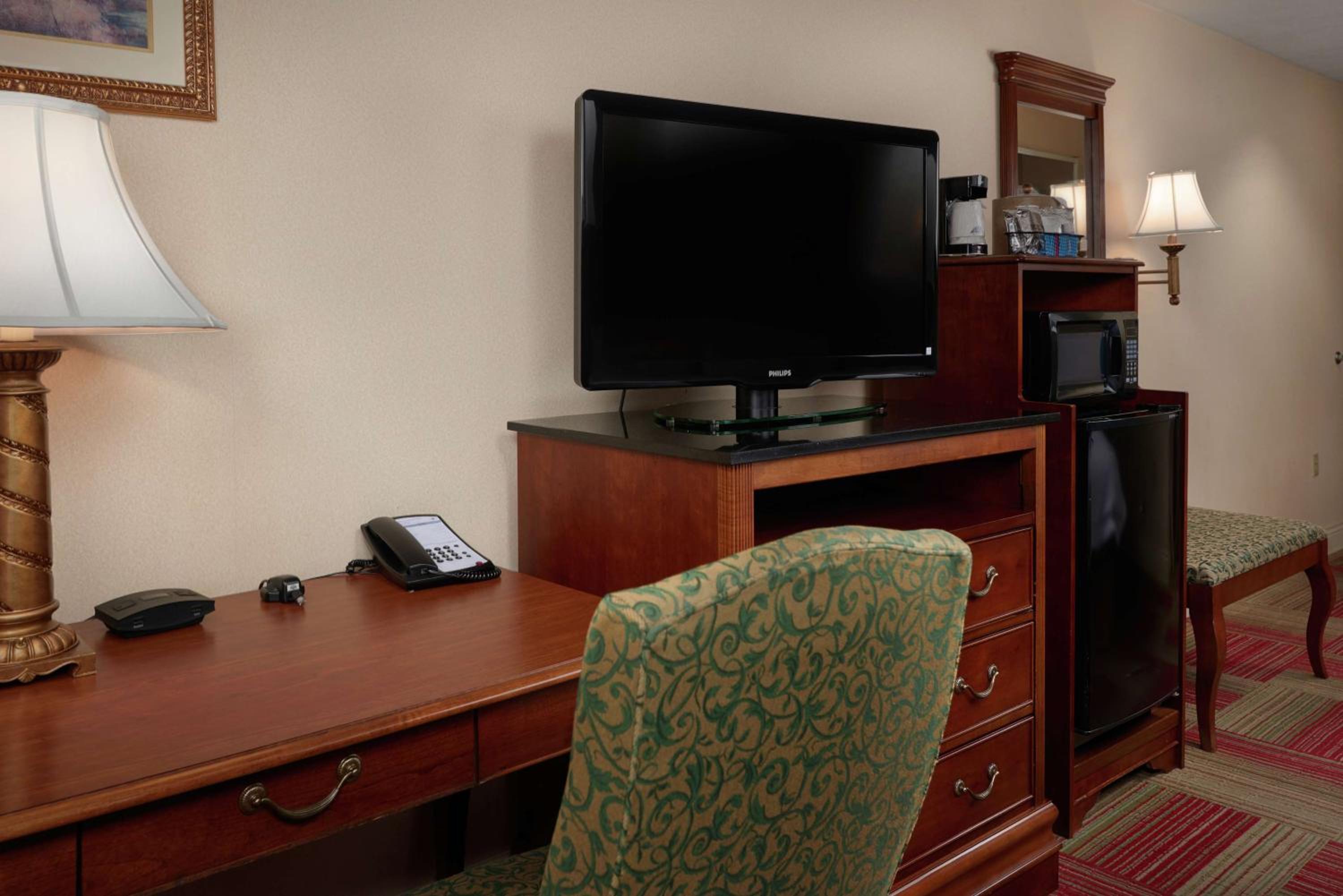King Room with King Bed - Non-Smoking - Photo 1