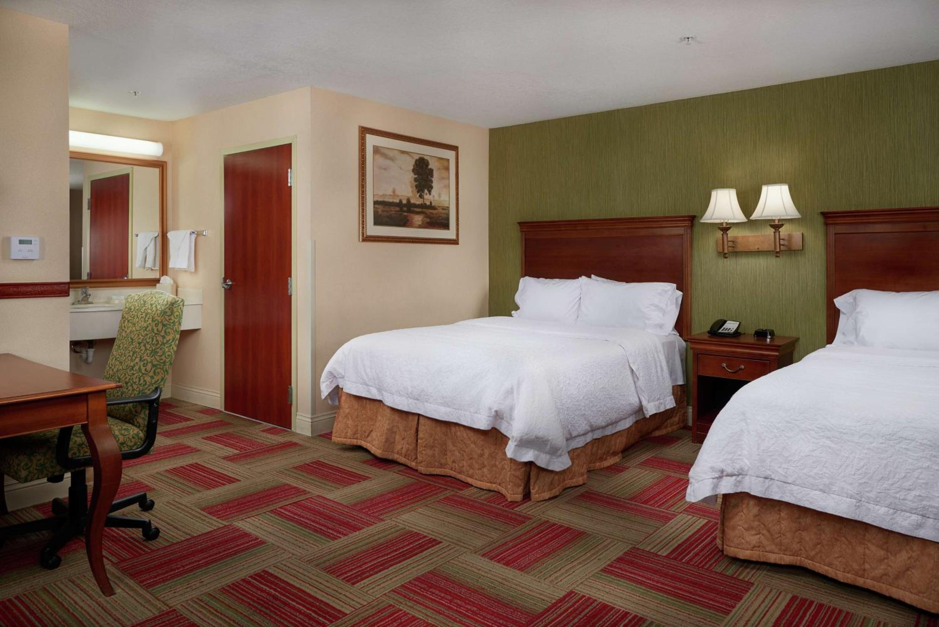 Studio Suite with Two Queen Beds and Sofa Bed - Non-Smoking - Photo 4