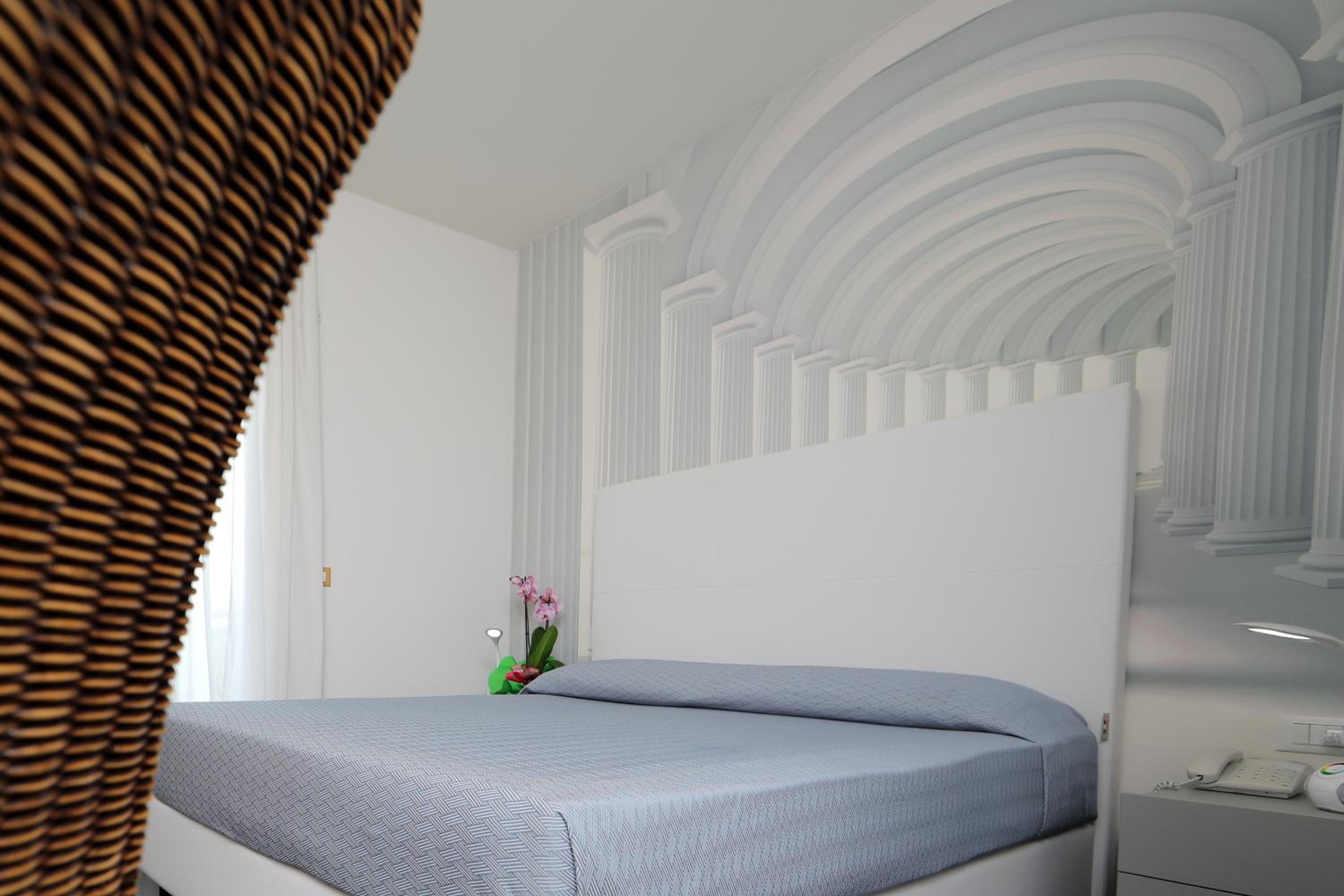 Double Room with Balcony - Photo 3