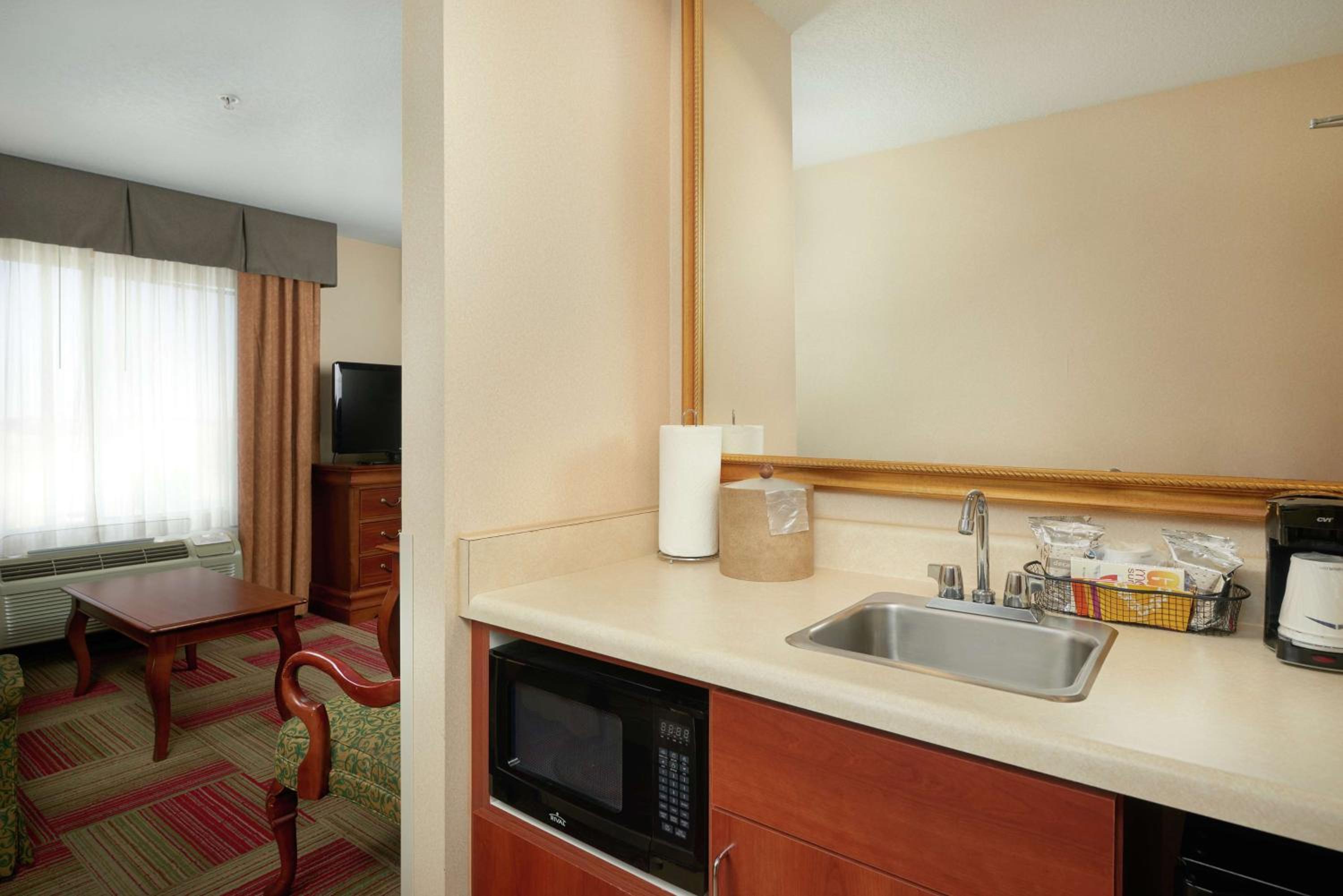 King Studio Suite with Sofa Bed - Non-Smoking - Photo 3