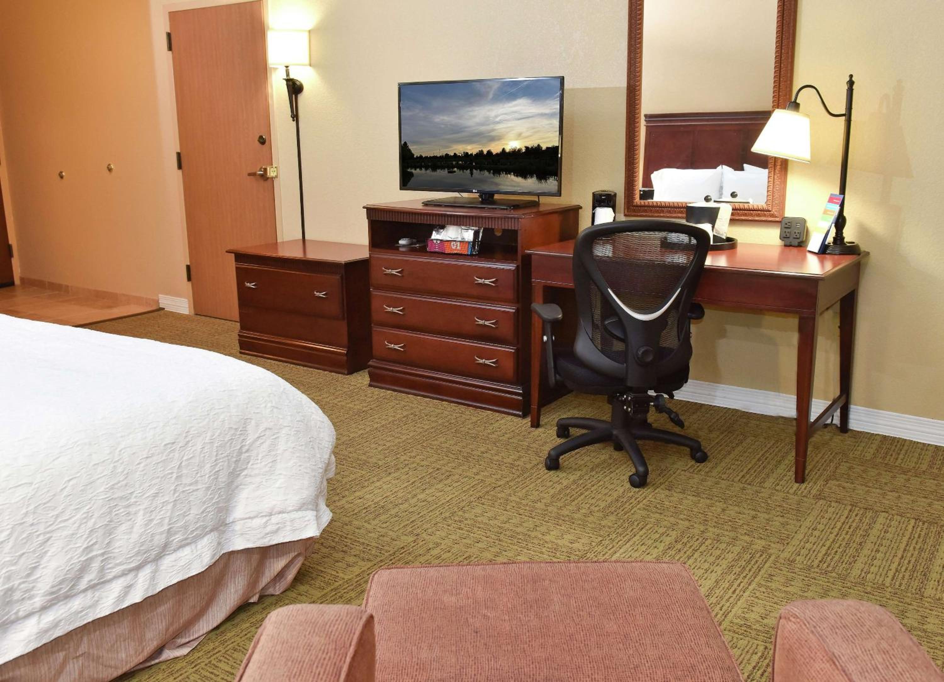 Queen Room with Mobility Access/Non-Smoking - Photo 1