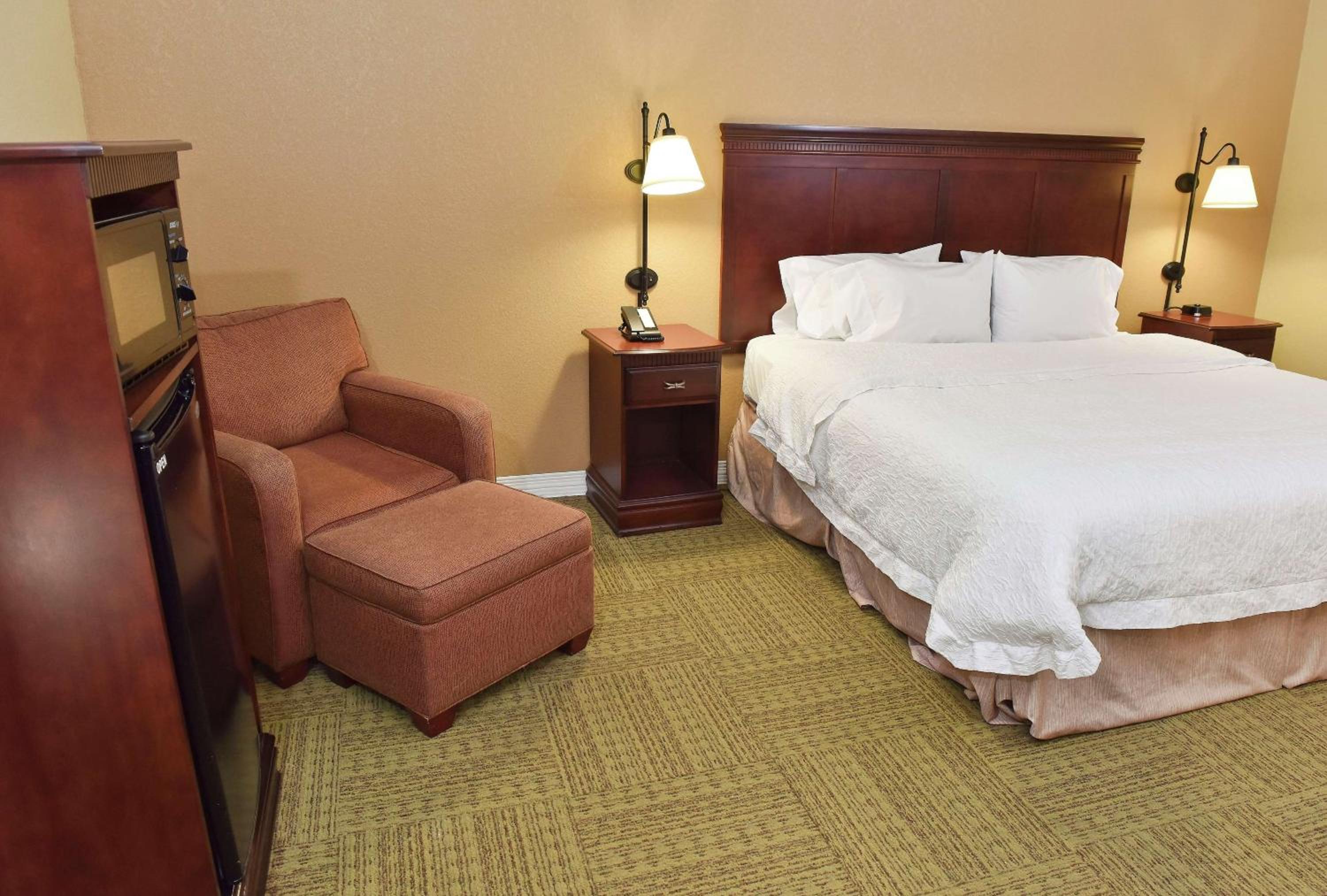 Queen Room with Mobility Access/Non-Smoking - Photo 3