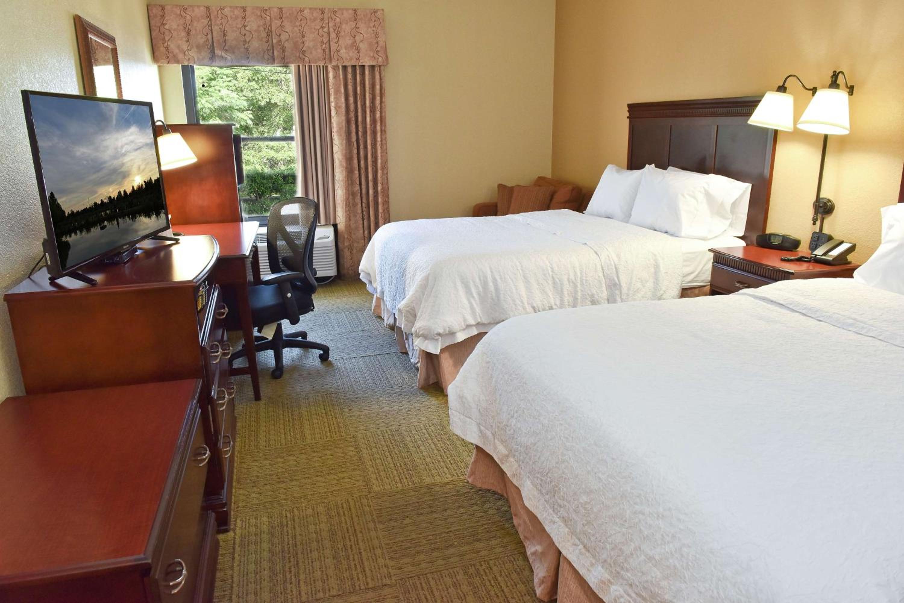 Room with Two Queen Beds - Non-Smoking - Photo 1