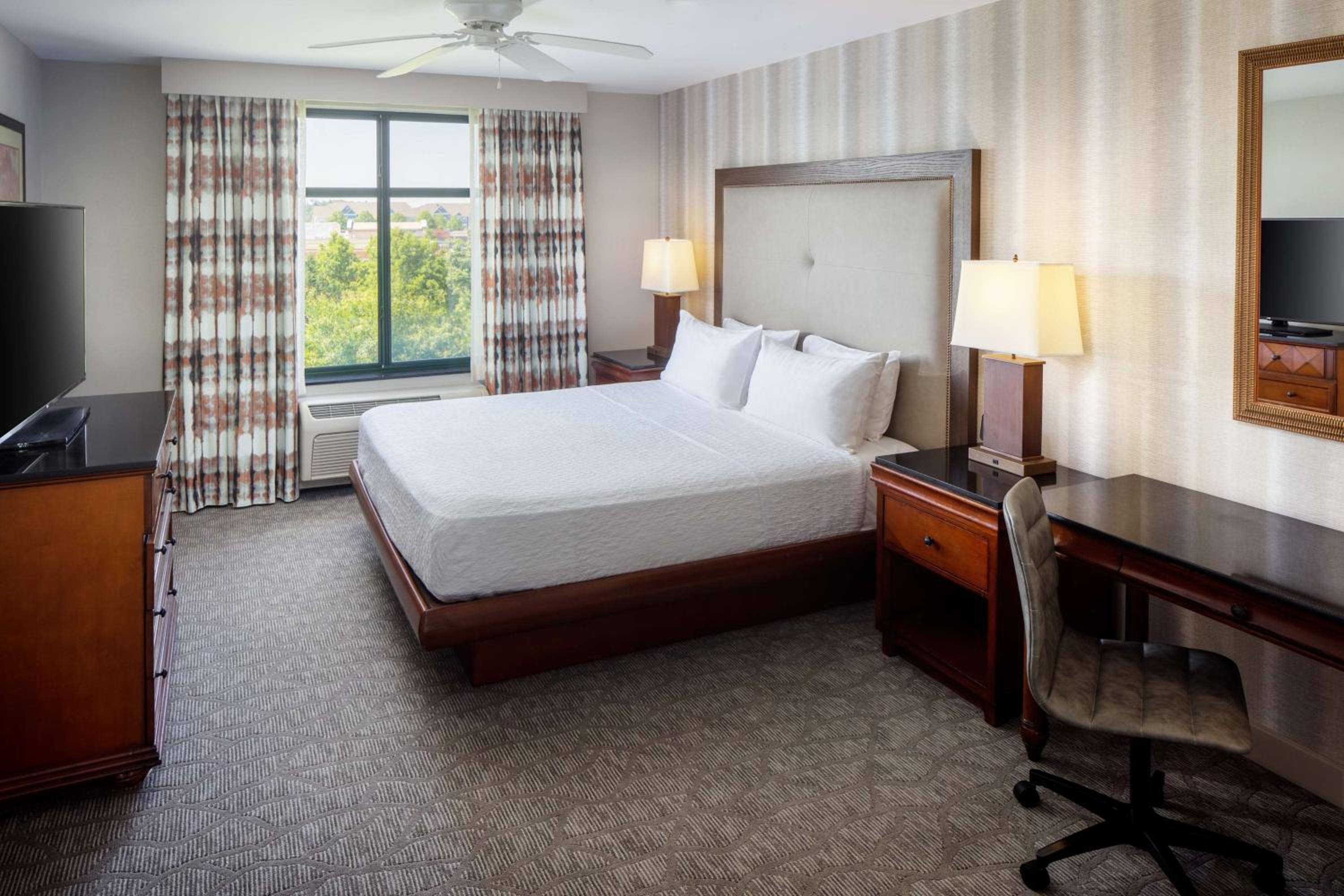 Two Bedroom 1 King and 2 Queen Suite Non-Smoking - Photo 1