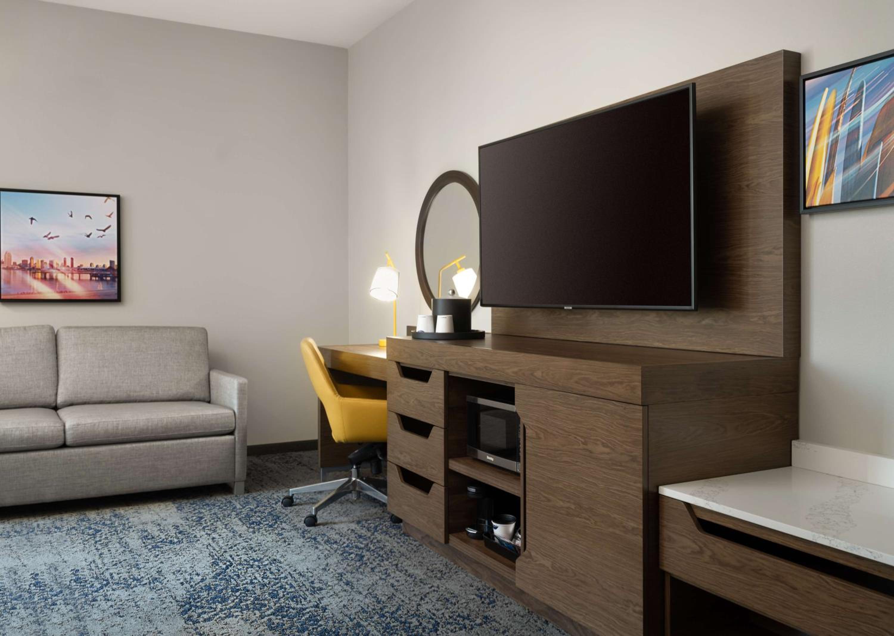 King Room with Sofa Bed - Non-Smoking - Photo 4