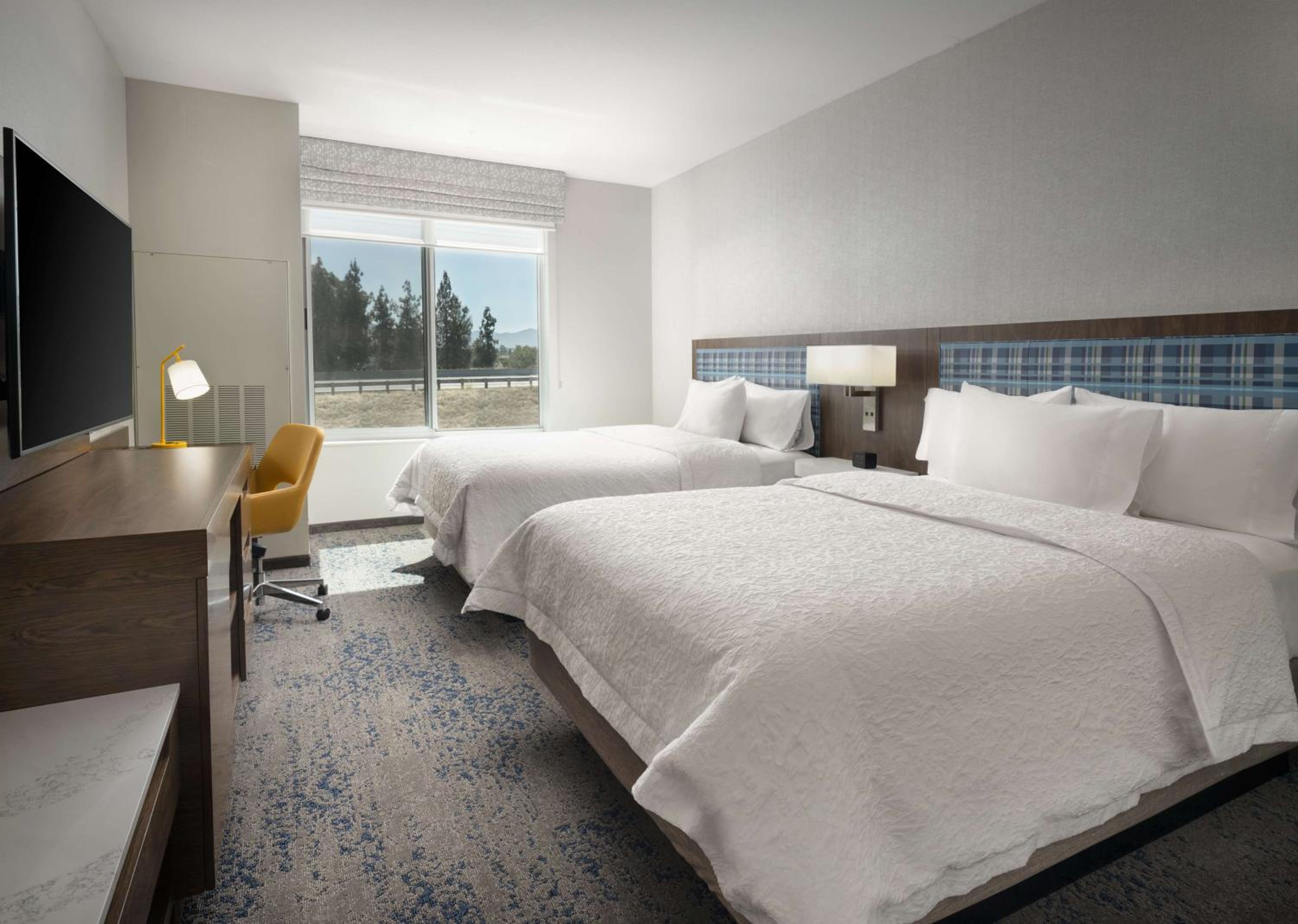 Queen Room with Two Queen Beds - Hearing Access/Non-Smoking - Photo 6