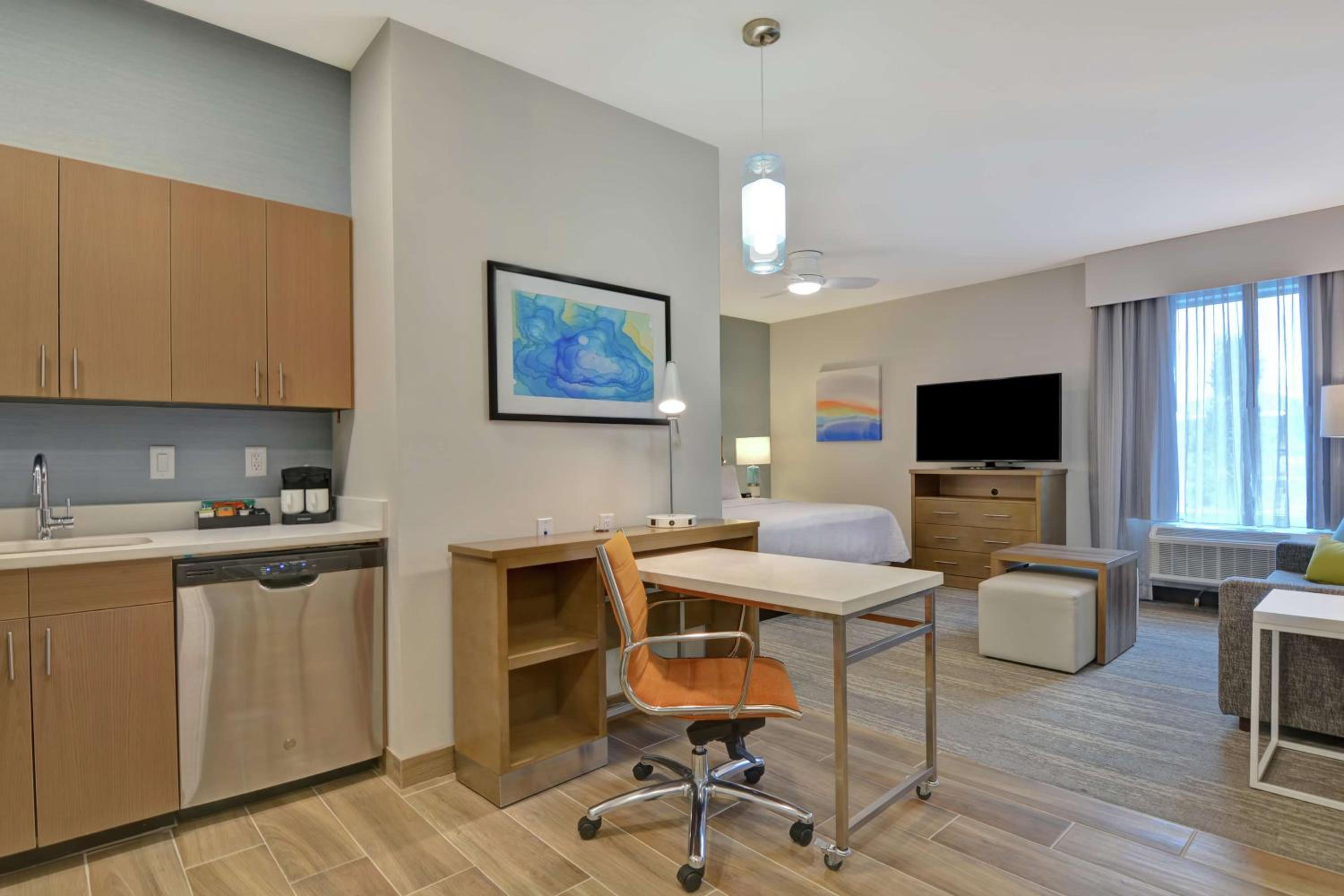 King Studio Suite - Non-Smoking - Photo 4