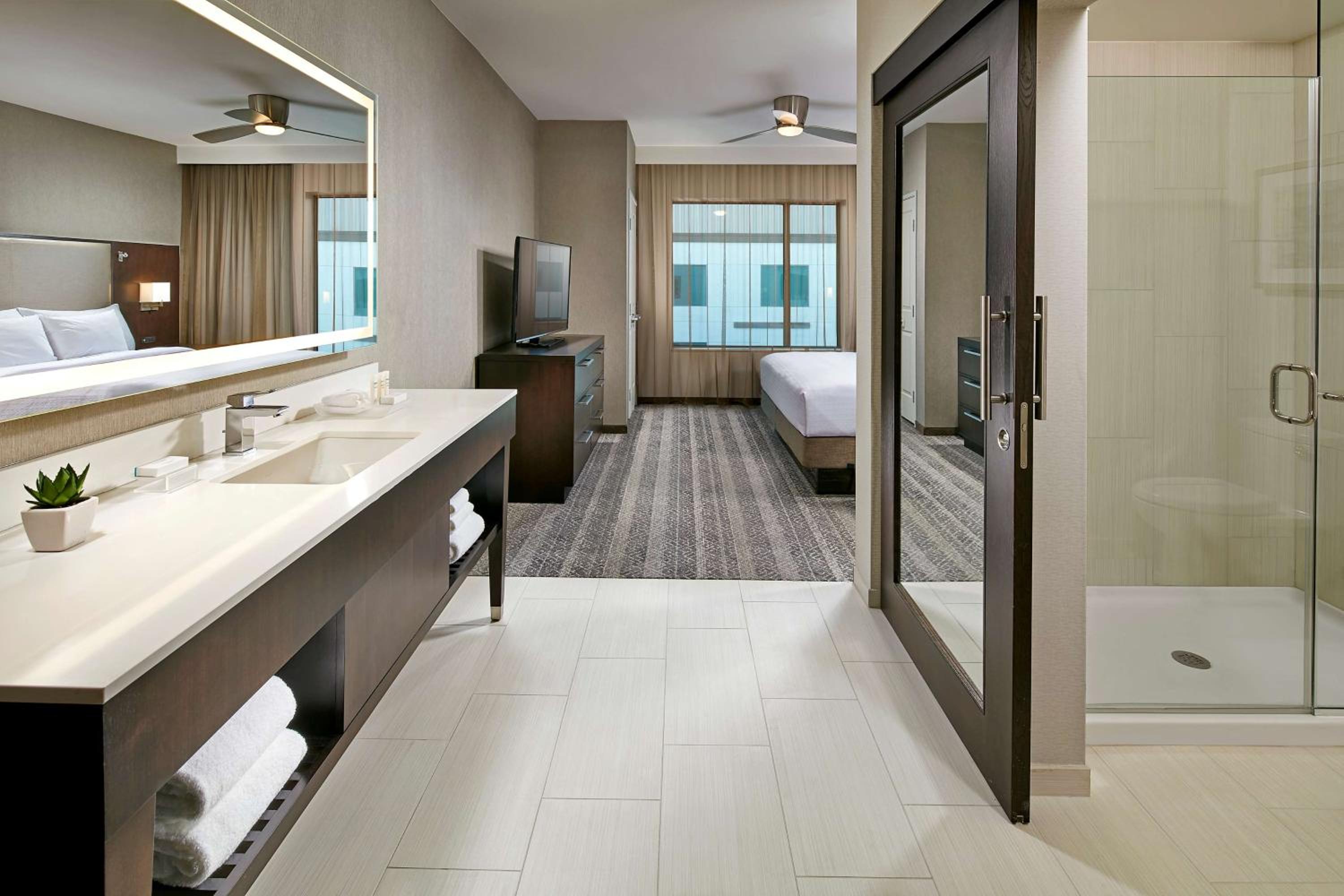 One-Bedroom Suite with Two Queen Beds