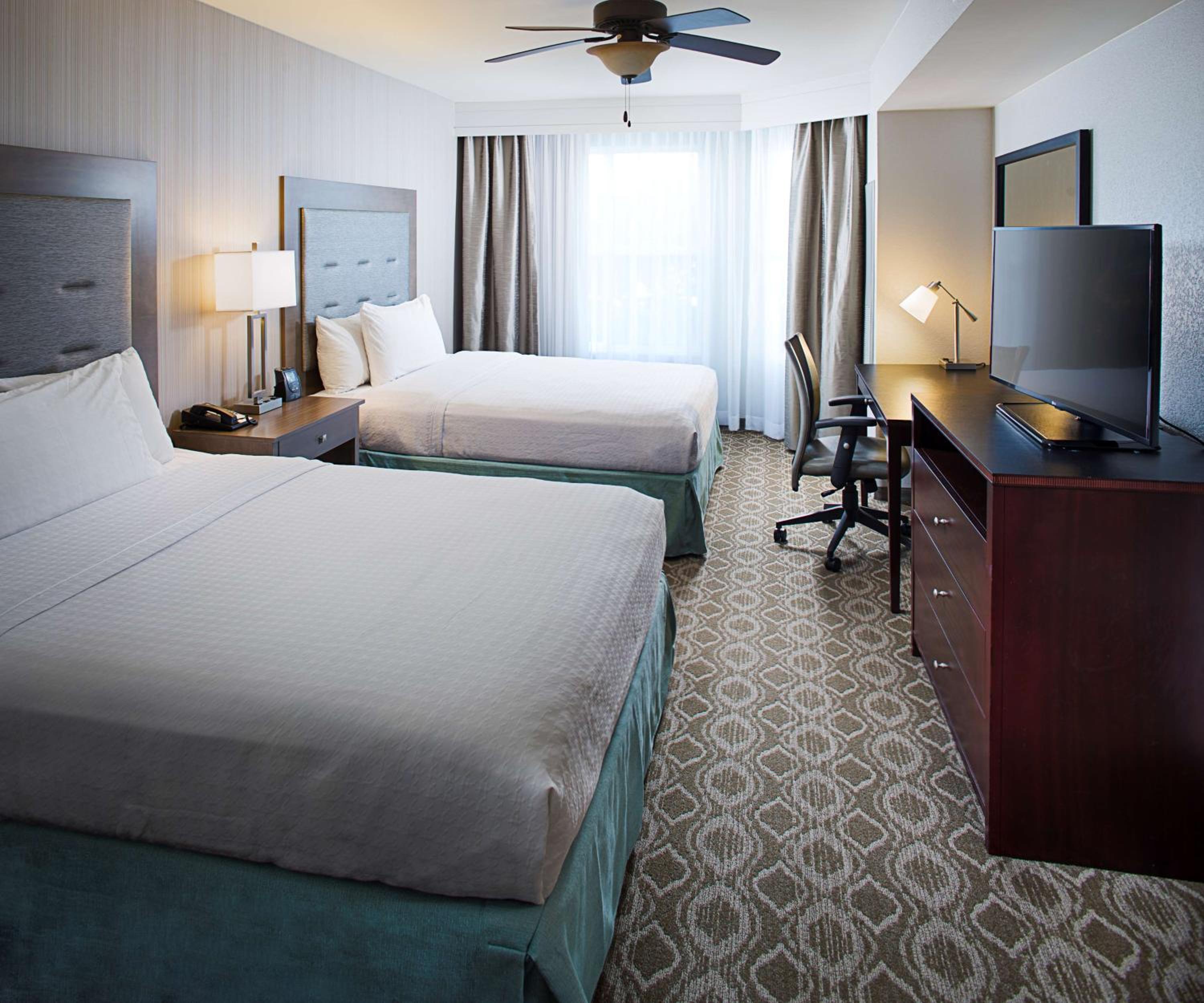 One-Bedroom Queen Suite with Two Queen Beds - Non-Smoking - Photo 2