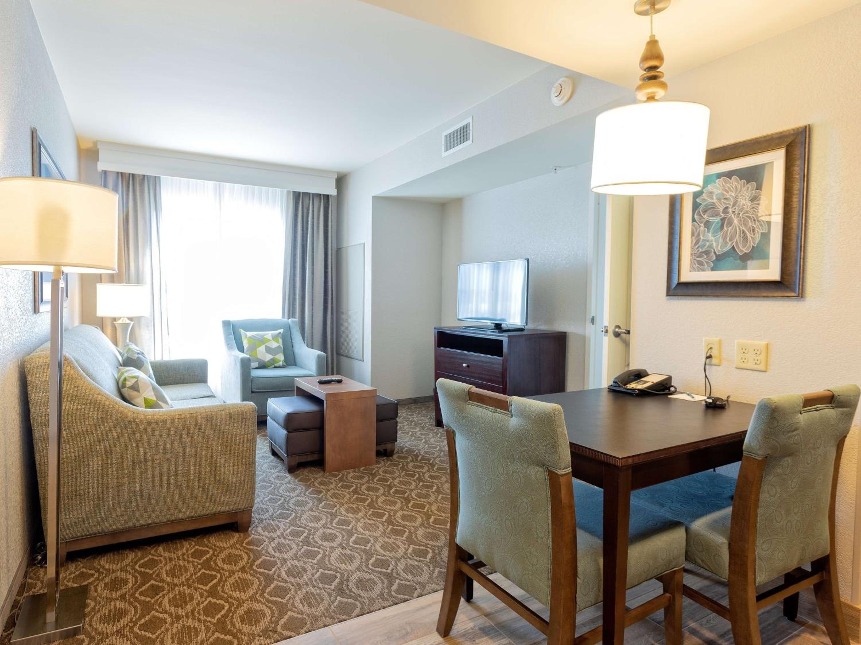 Premium One-Bedroom King Suite - Non-Smoking - Photo 6