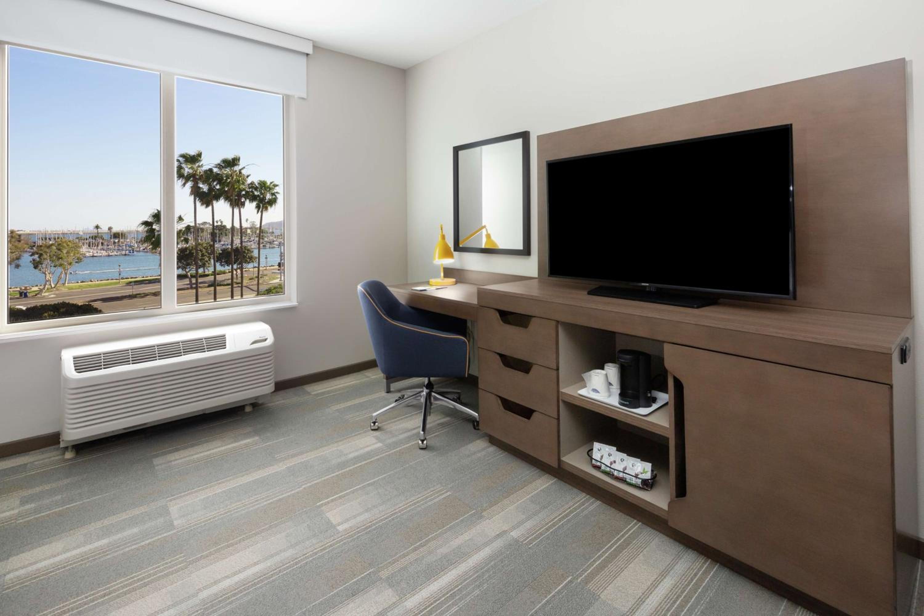 Queen Room with Two Queen Beds and Bath Tub - Water View/Disability Access