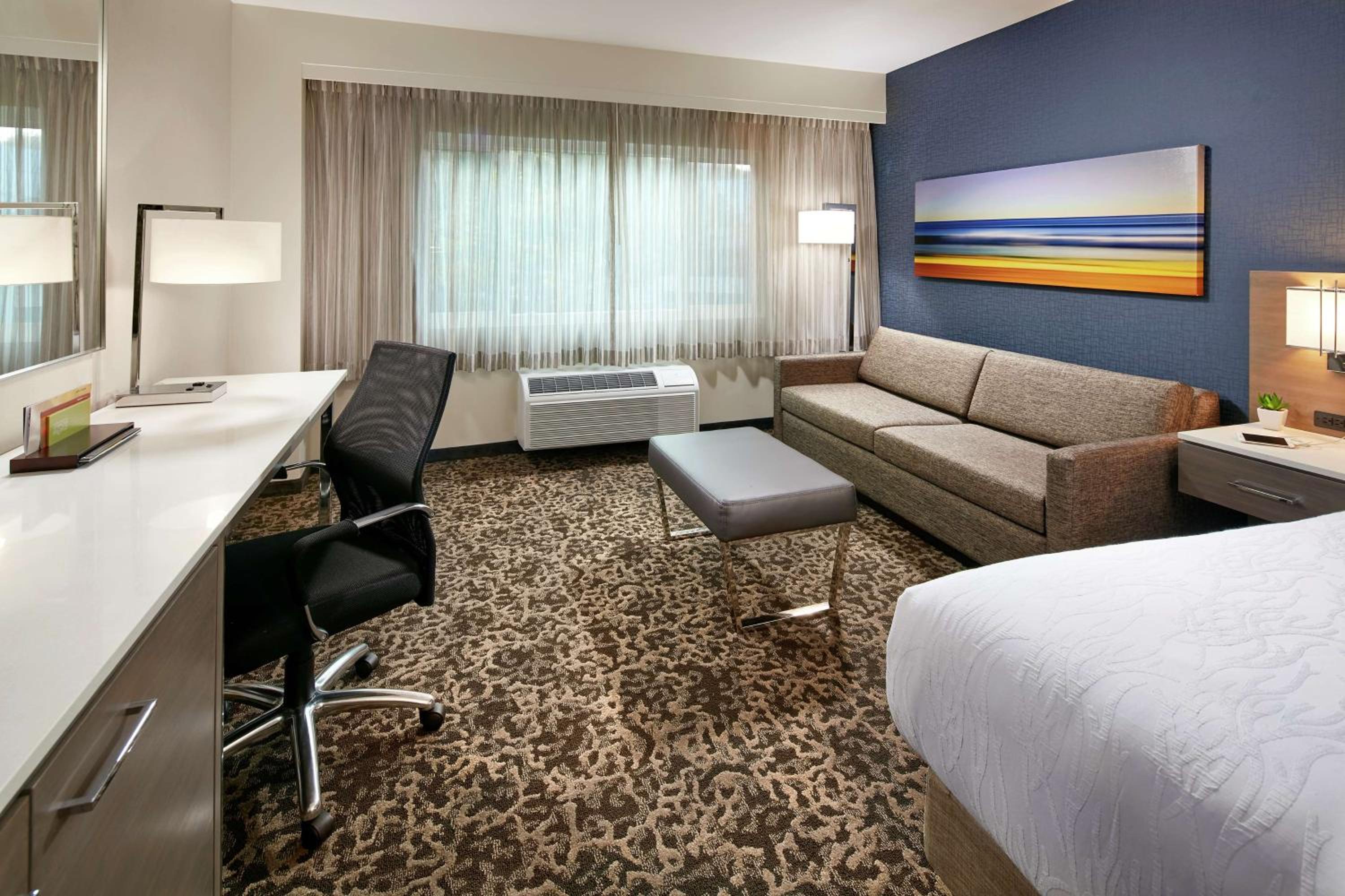 King Room with Sofa Bed - Photo 1