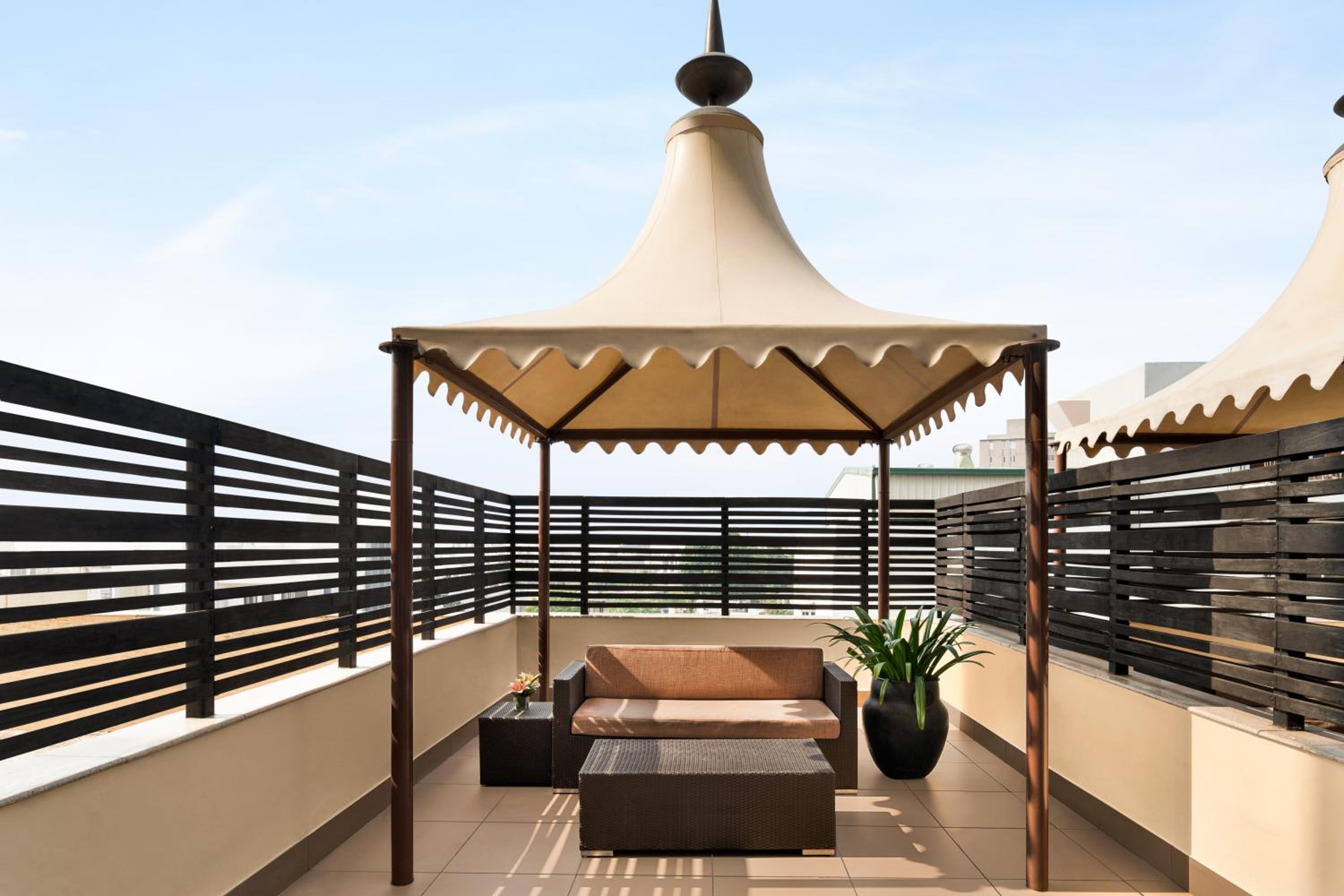 Deluxe King Room with Terrace thumbnail 6