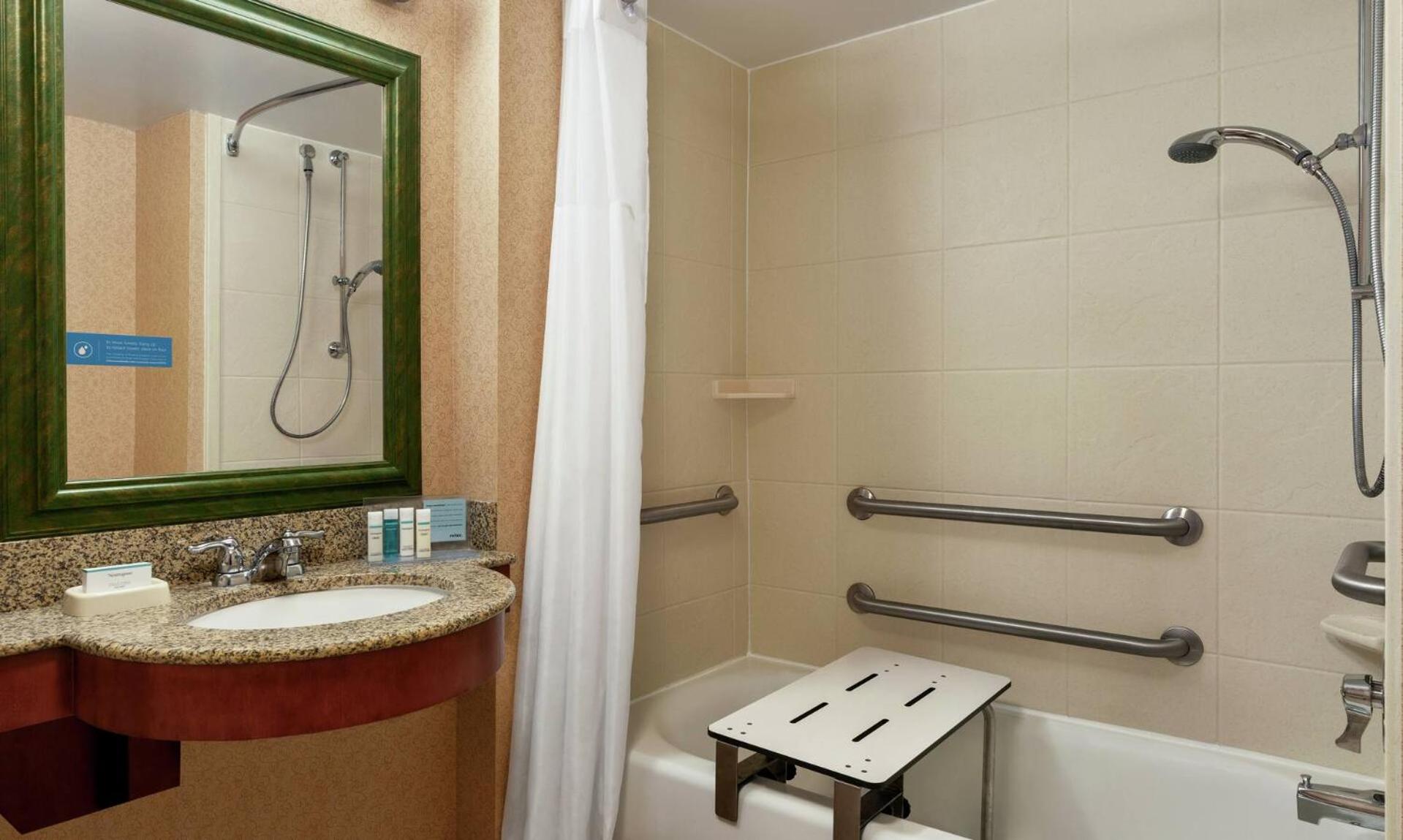 King Room with Accessible Tub - Mobility and Hearing Access/Non-Smoking
