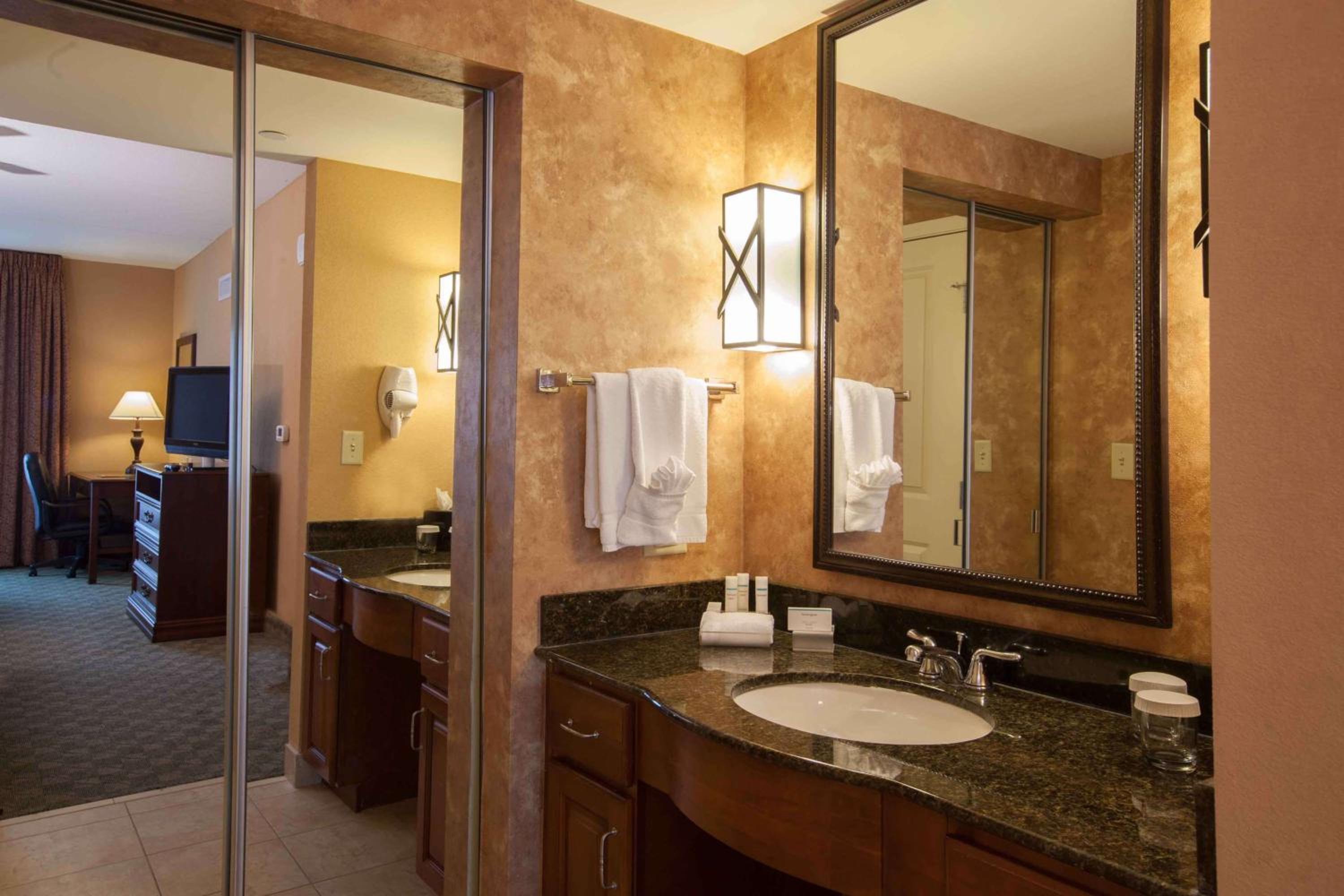 King Studio Suite - Non-Smoking - Photo 2
