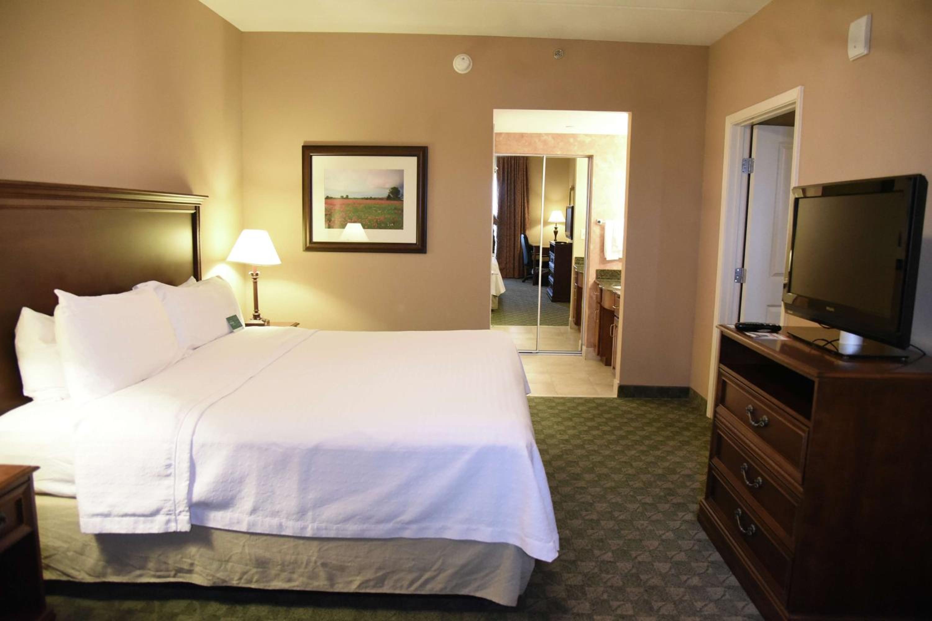 King Suite - Mobility Access/Non-Smoking - Photo 3