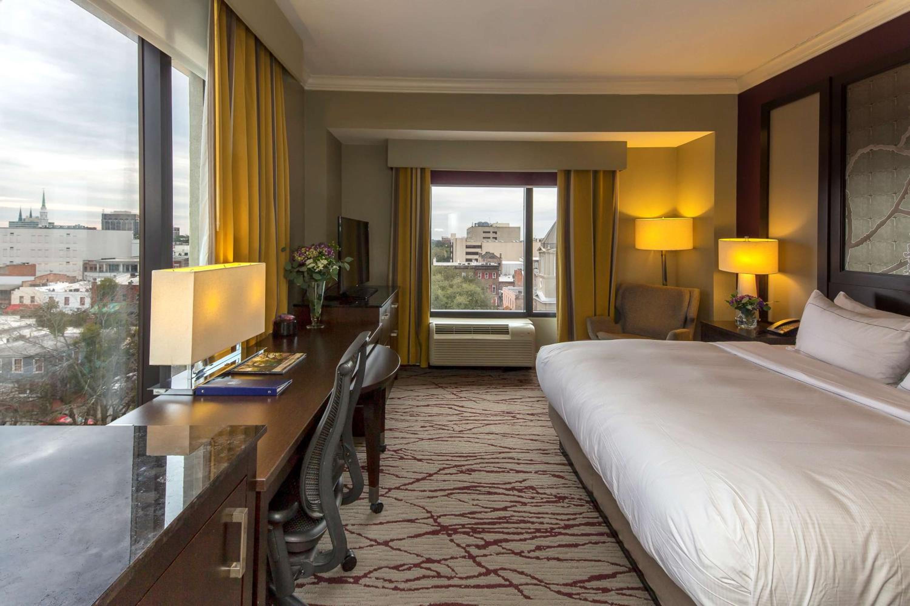 King Room with City View - Photo 3