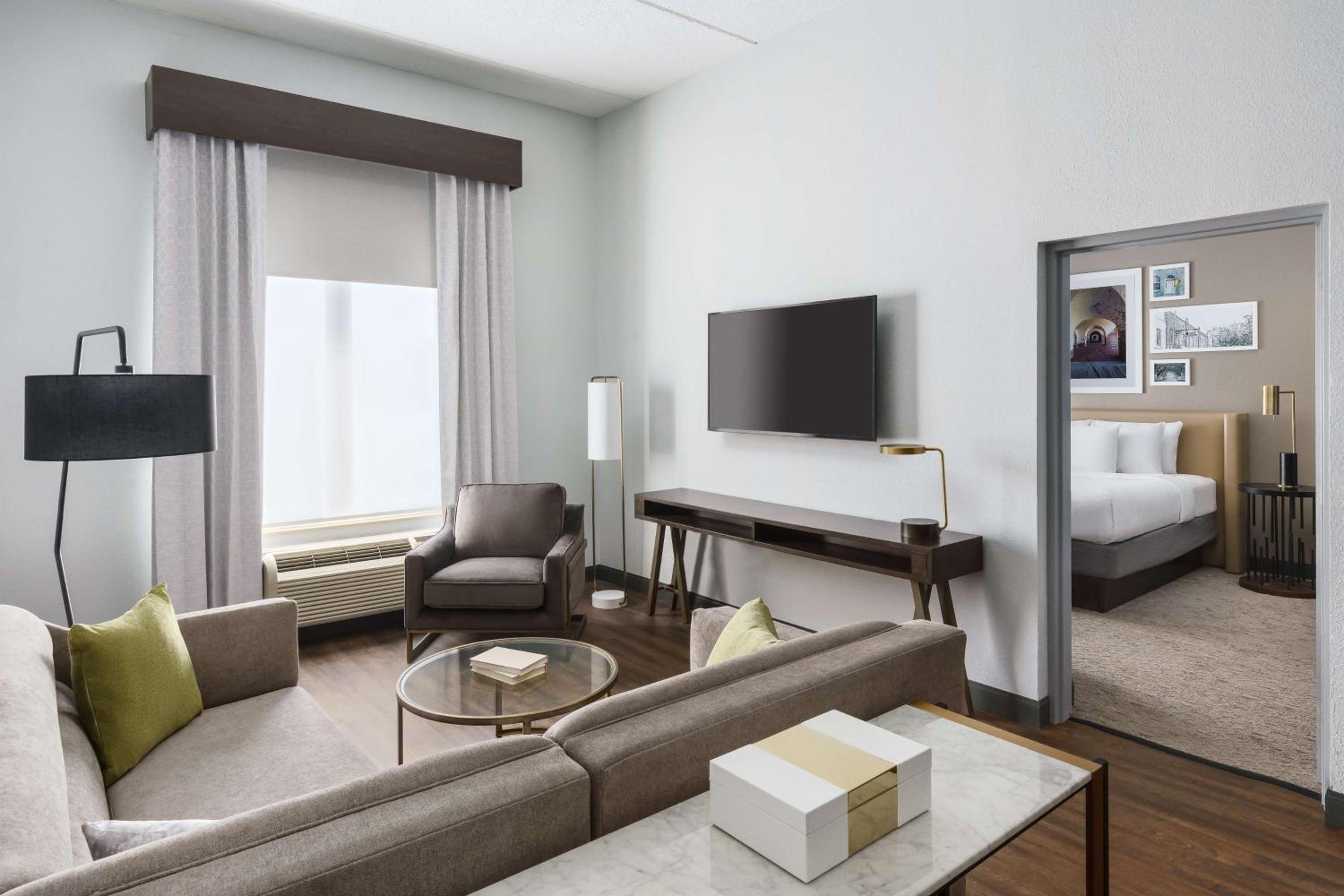 One-Bedroom King Suite - Photo 5