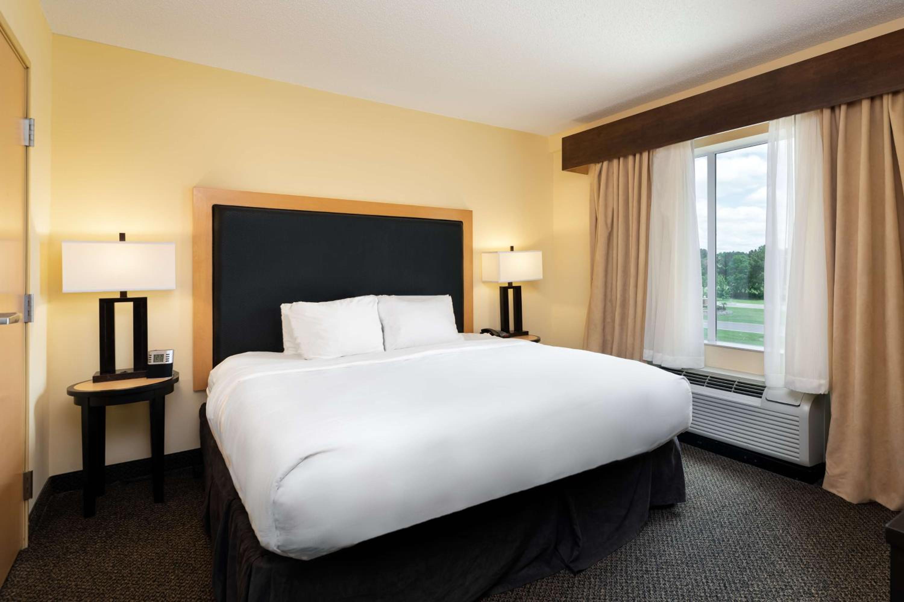 Junior King Suite - Photo 2