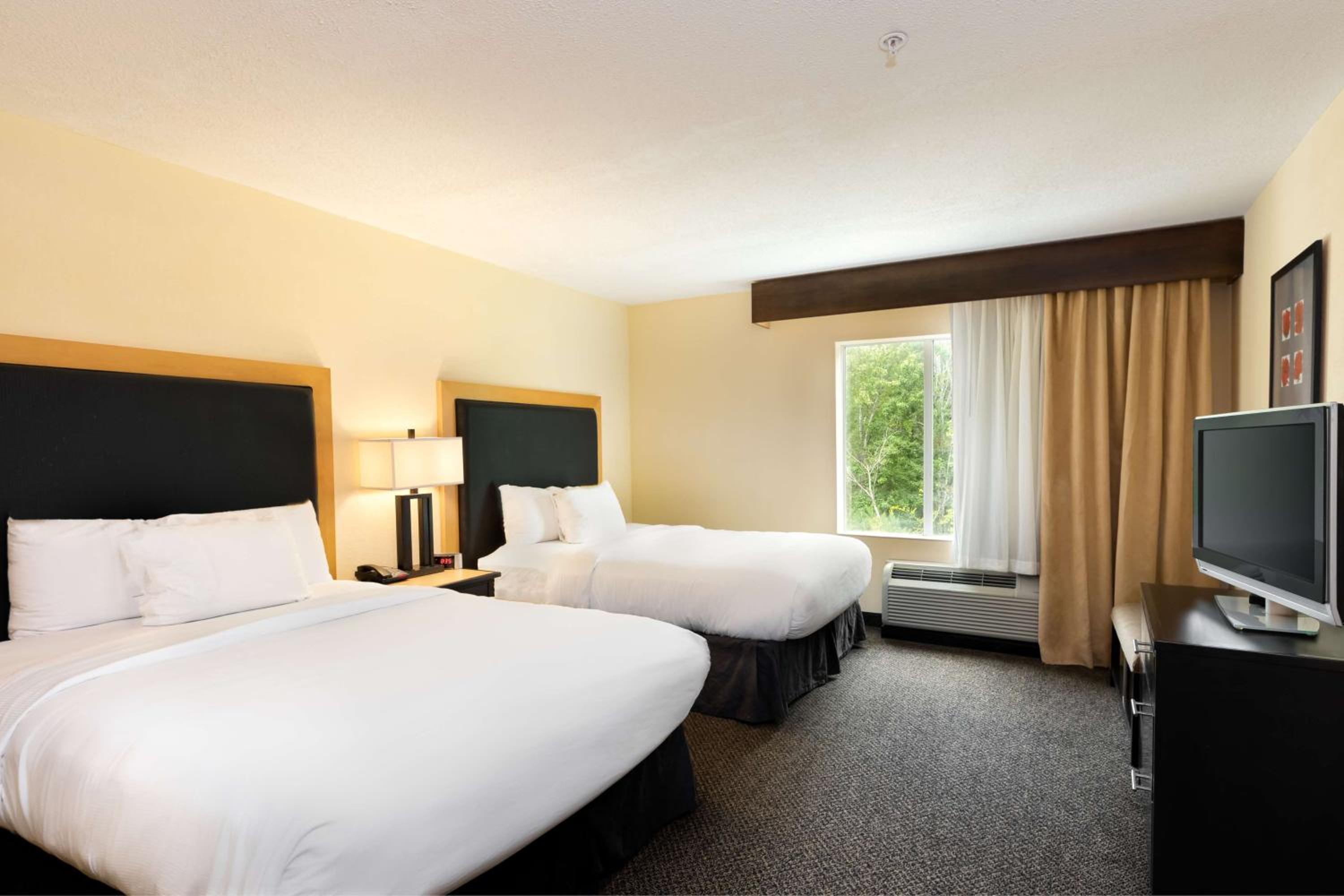 Queen Studio with Two Queen Beds - Non-Smoking - Photo 1