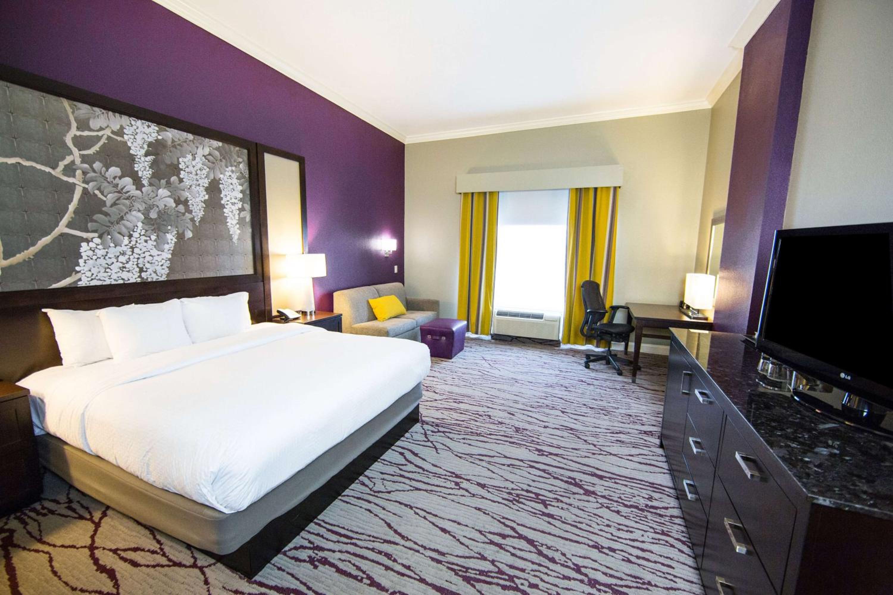 King Room with Sofa Bed - Non-Smoking - Photo 1
