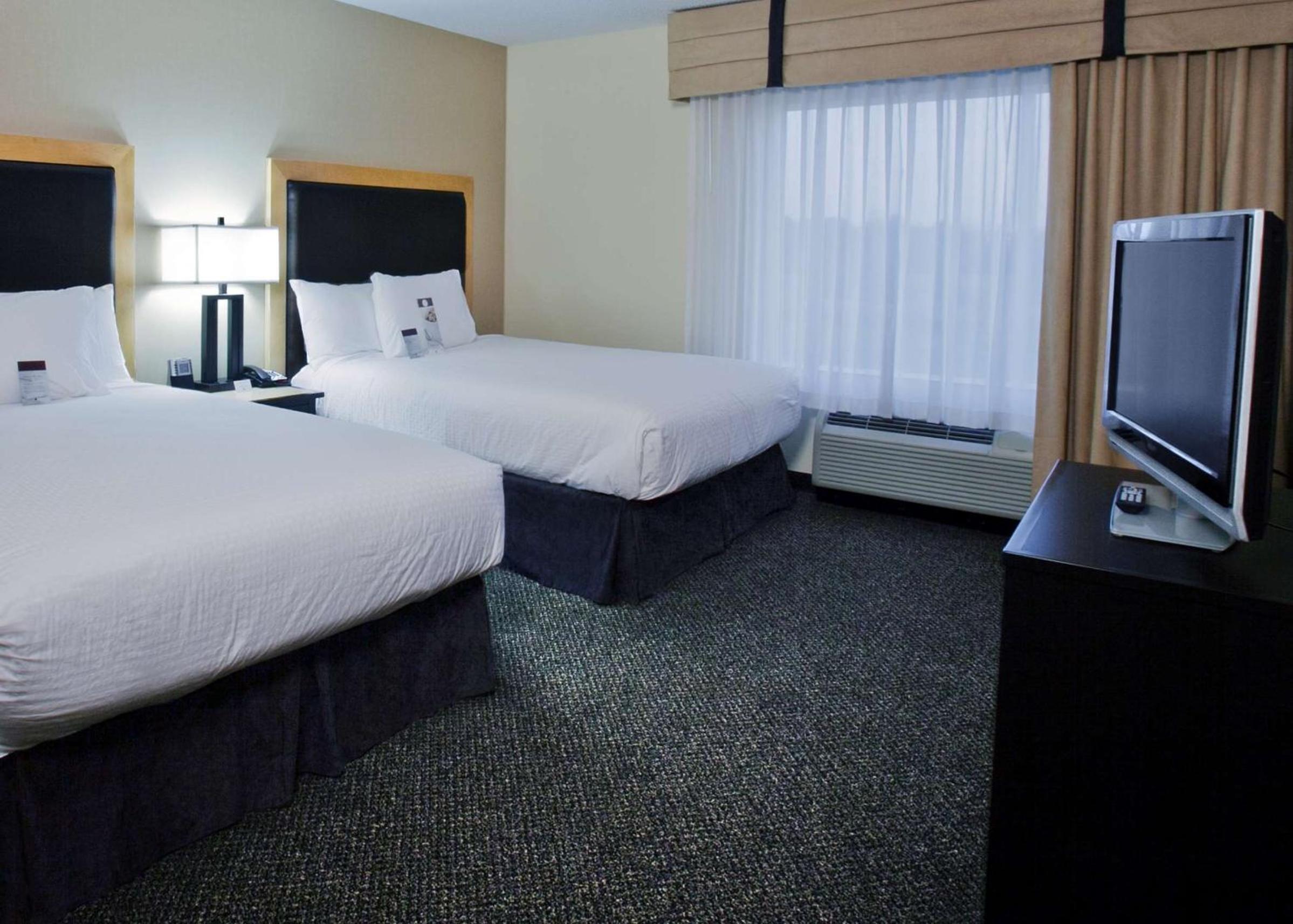 Queen Studio with Two Queen Beds - Non-Smoking - Photo 2