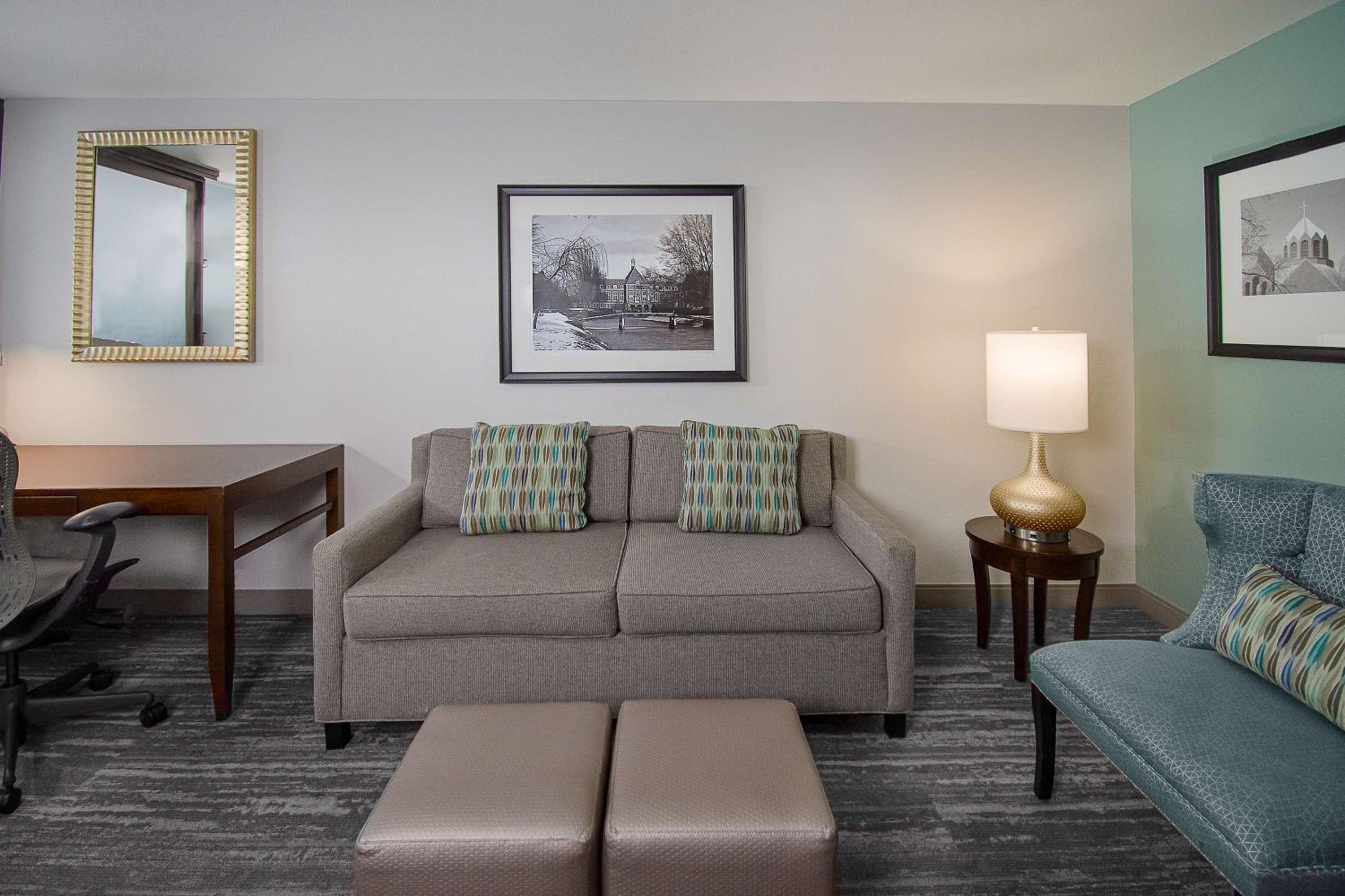Junior King Suite with Sofa Bed - Photo 2