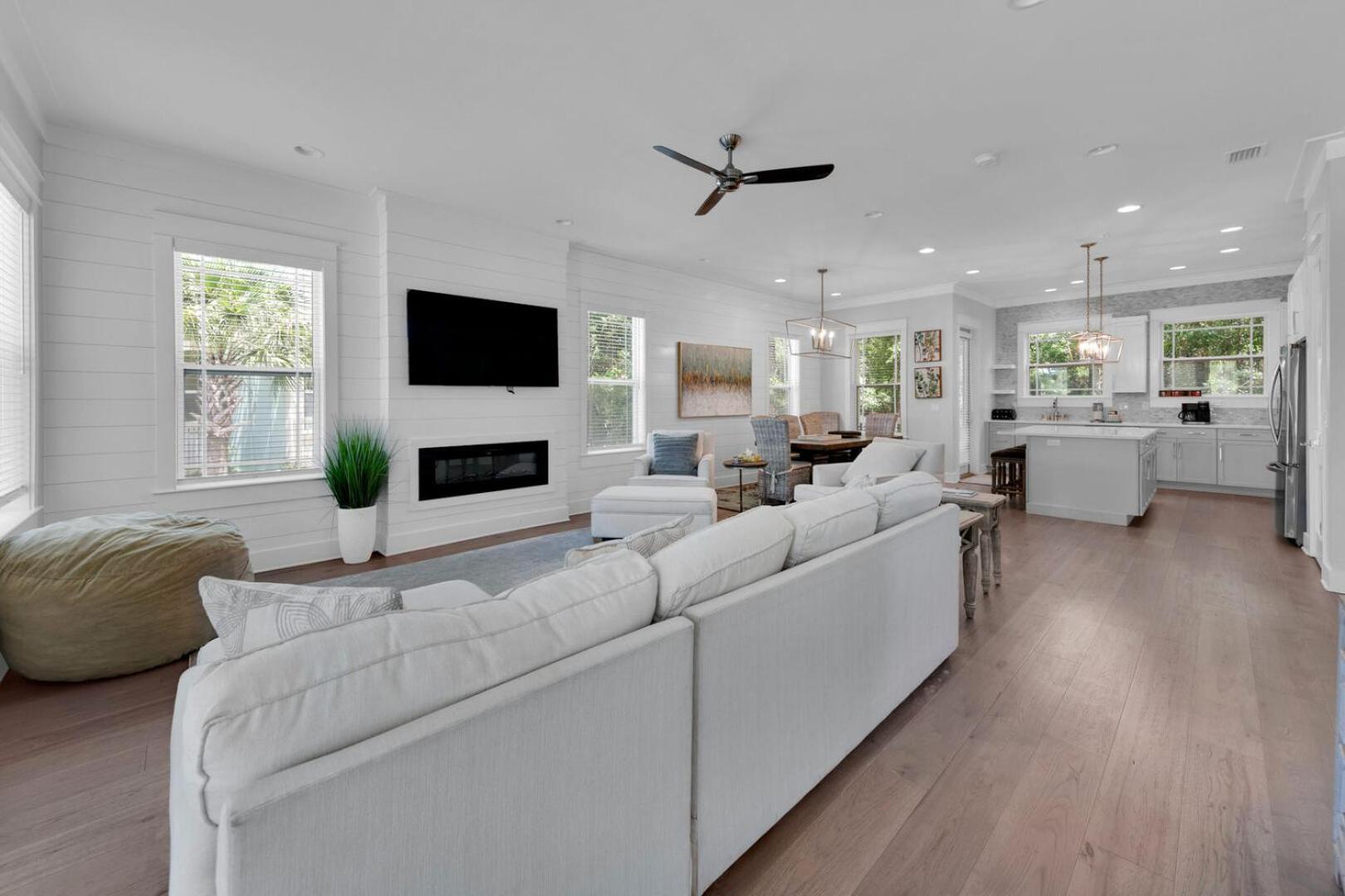 Five-Bedroom House photo 1