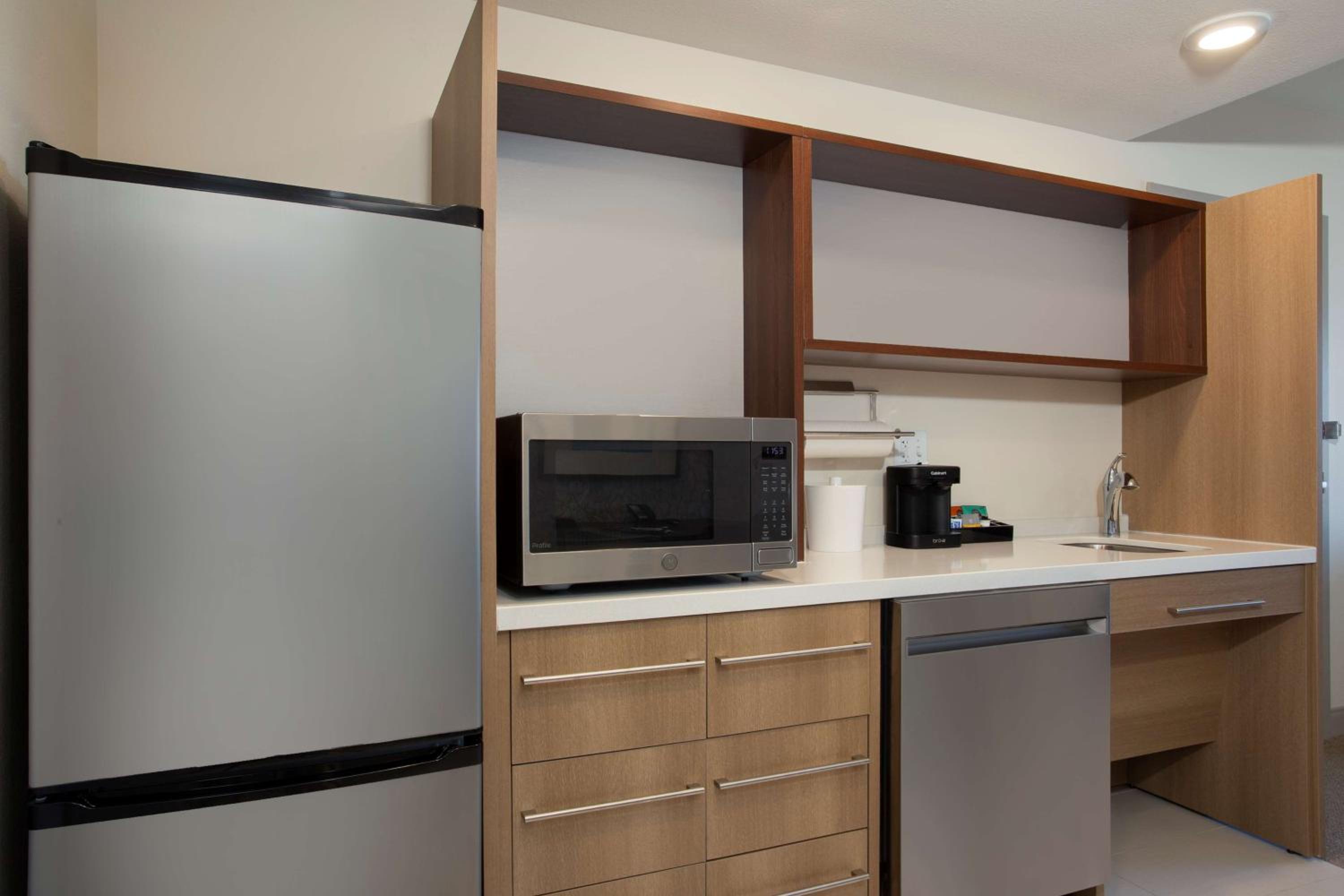Queen Studio Suite with Two Queen Beds and Roll-In Shower - Mobility/Hearing Accessible photo 3