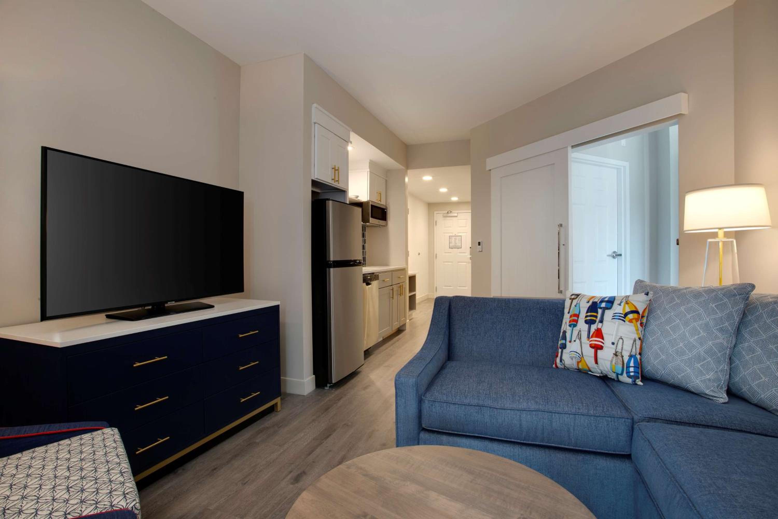 One-Bedroom King Suite - Photo 2