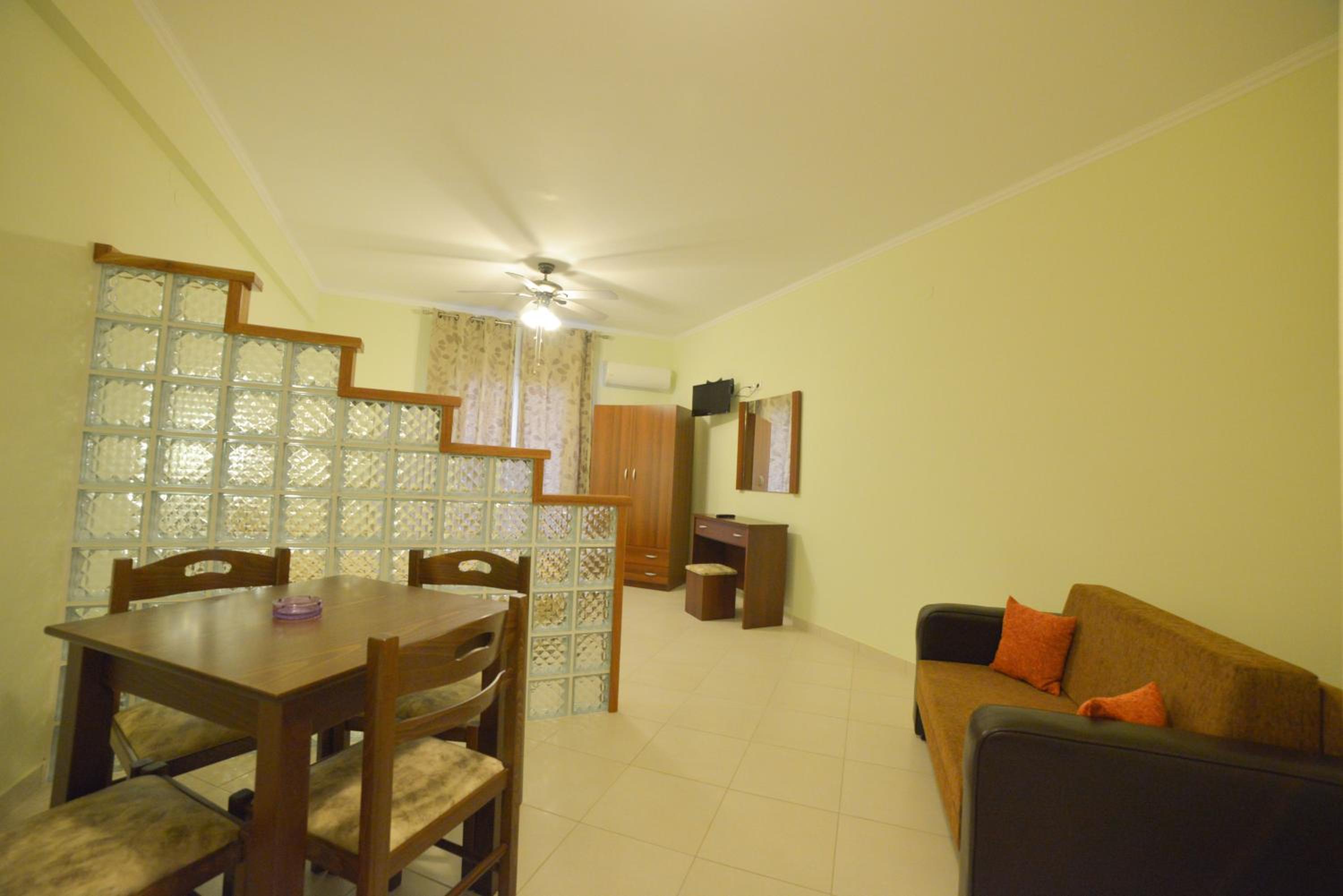 Studio Apartment photo 3