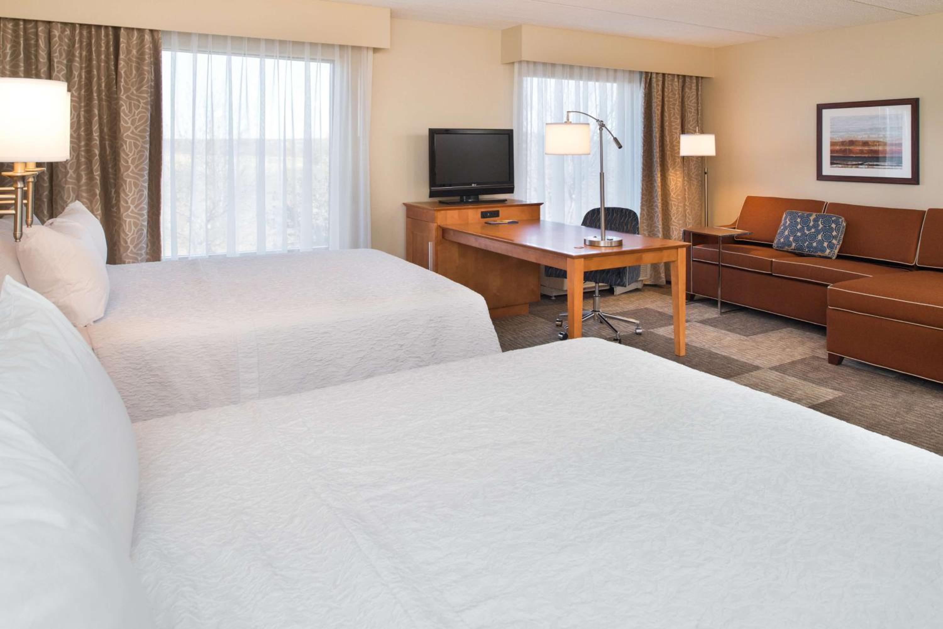 Queen Studio Suite with Two Queen Beds - Non-Smoking - Photo 1