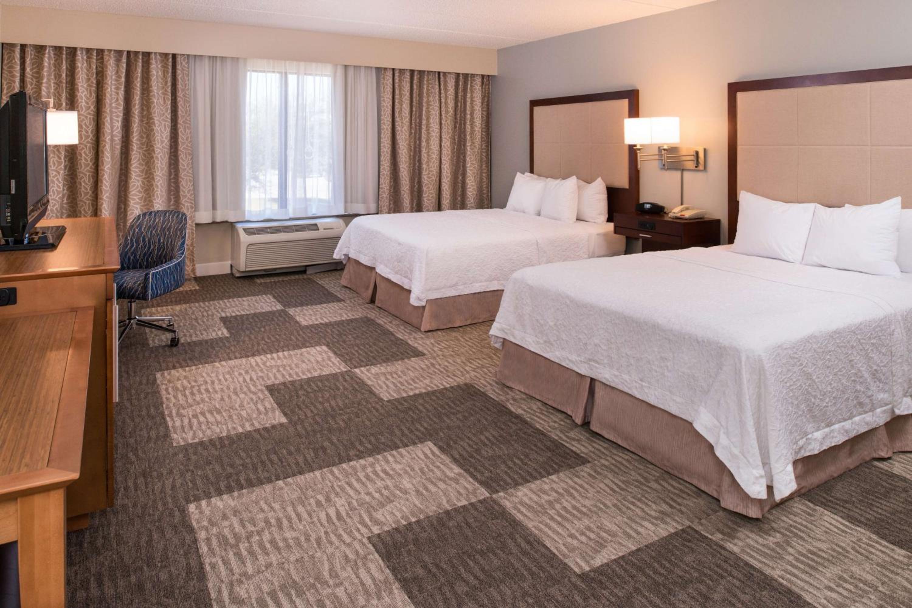 Room with Two Queen Beds - Non-Smoking - Photo 1