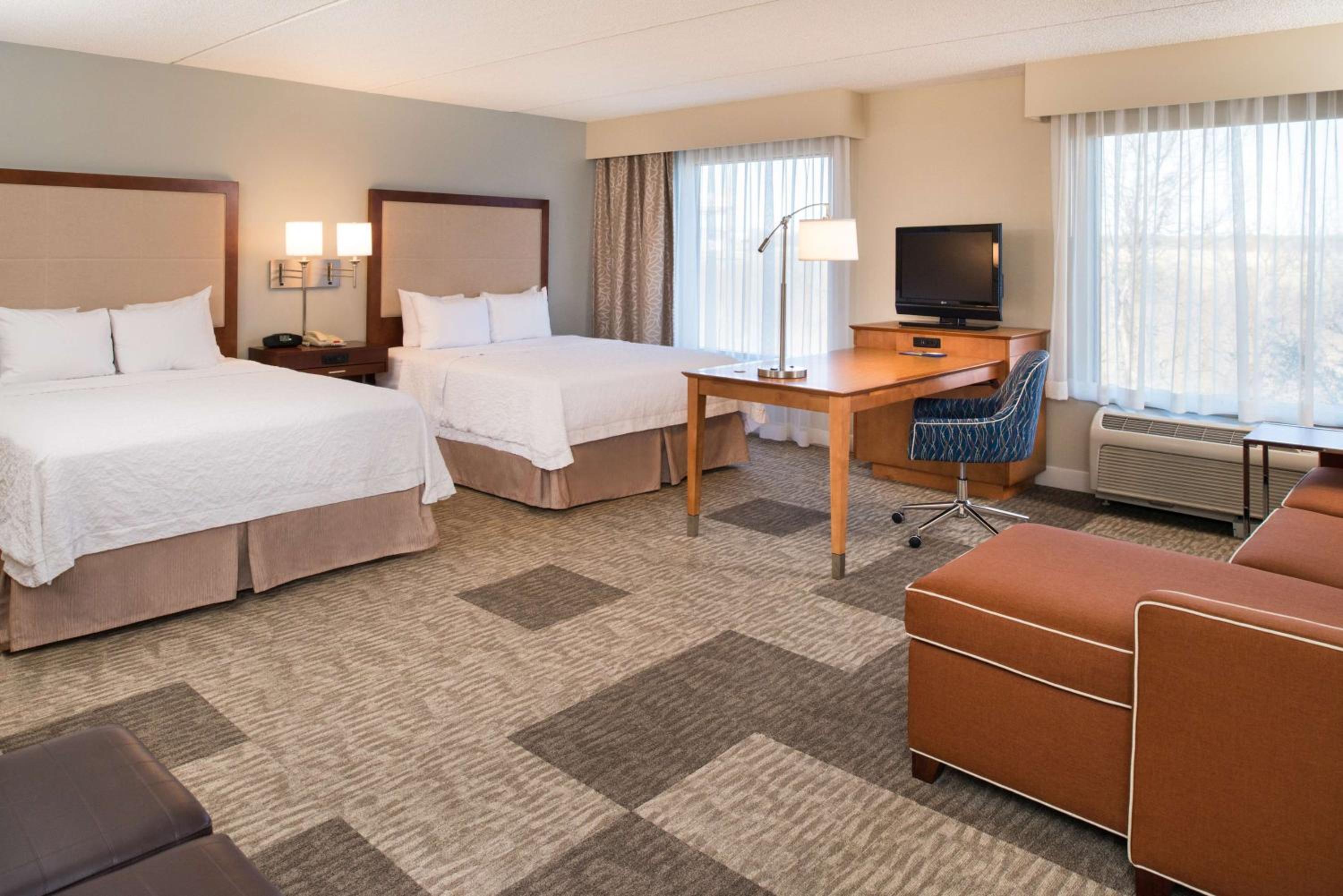Queen Studio Suite with Two Queen Beds - Non-Smoking - Photo 4