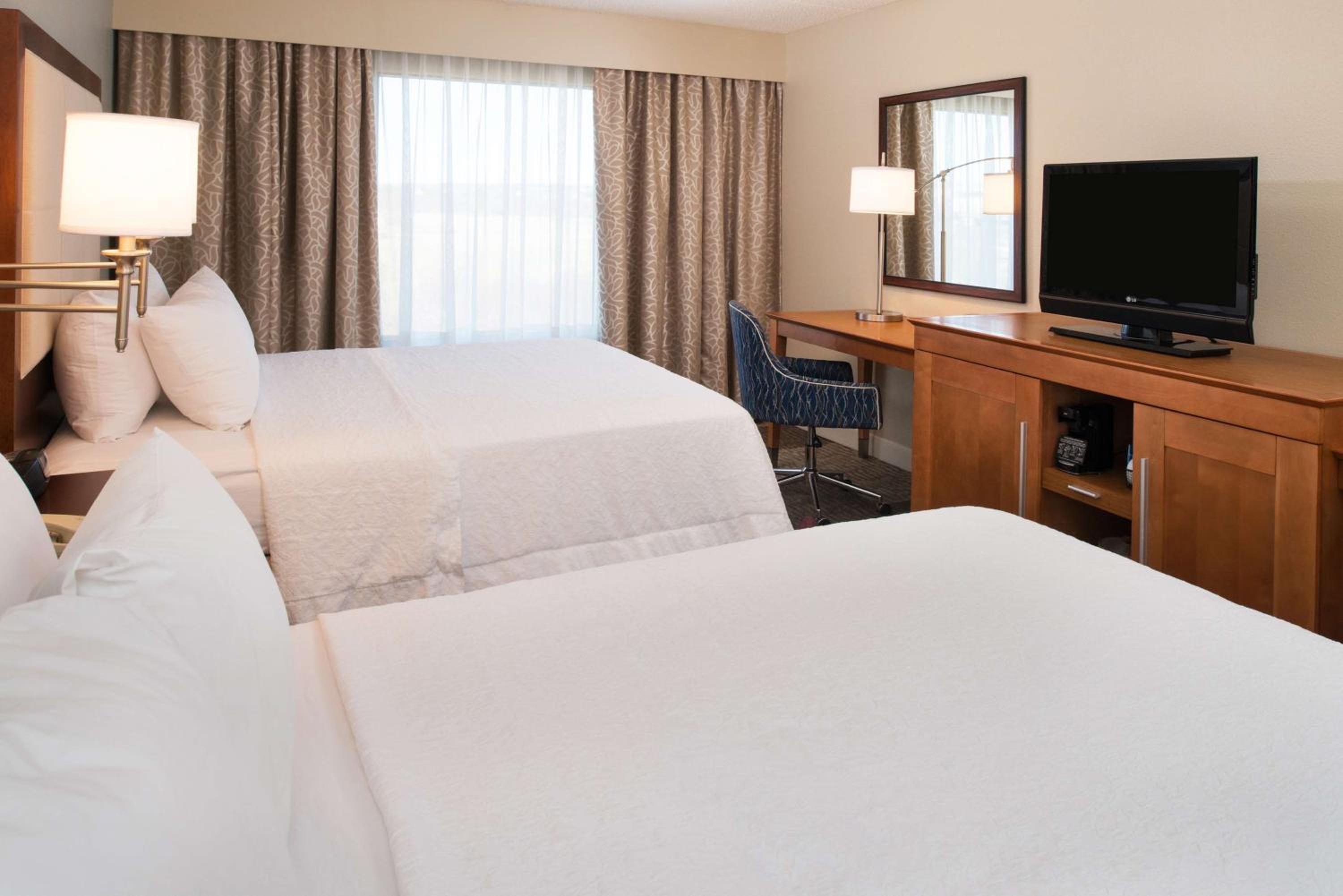Room with Two Queen Beds - Non-Smoking - Photo 2