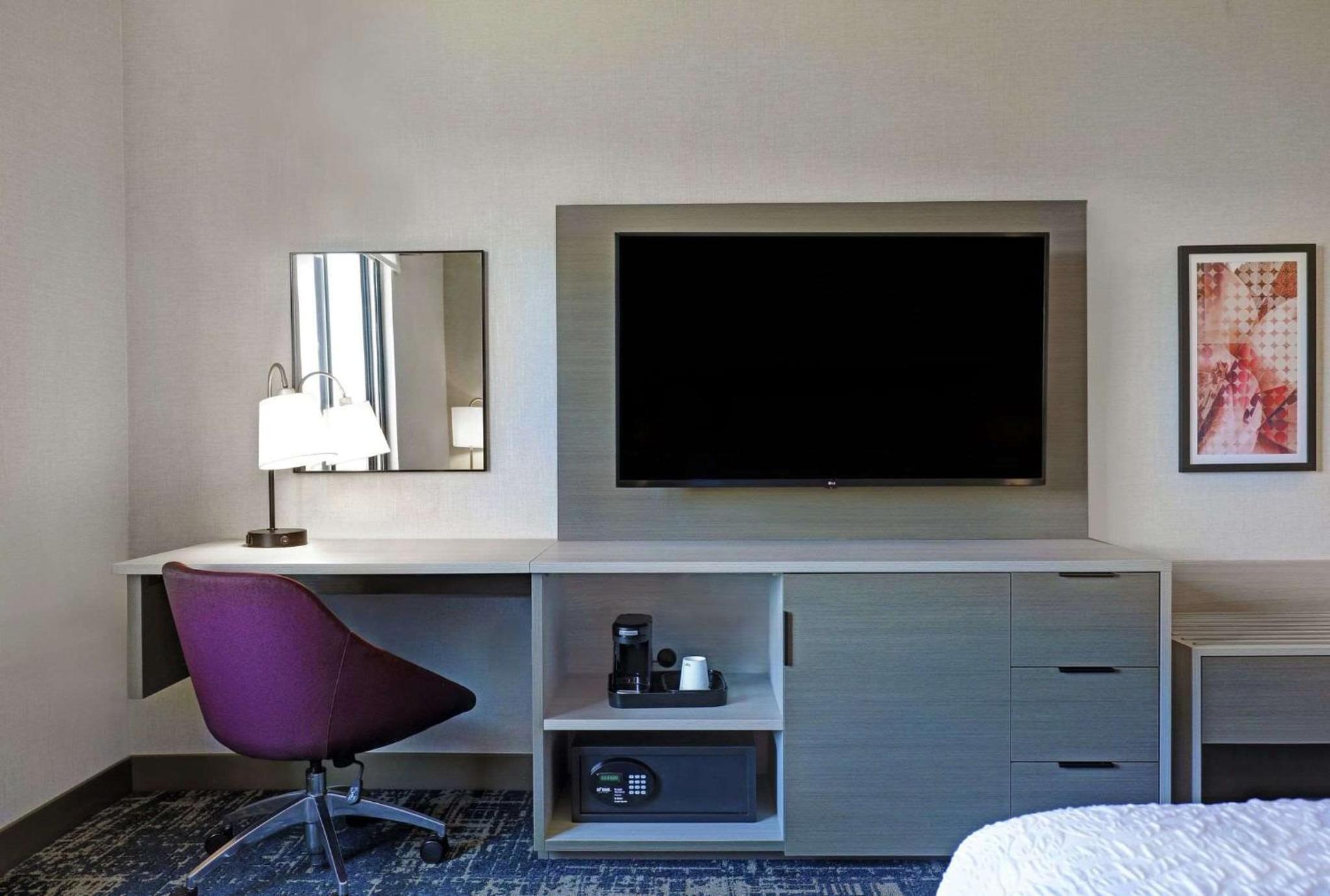 King Room - Non-Smoking - Photo 1