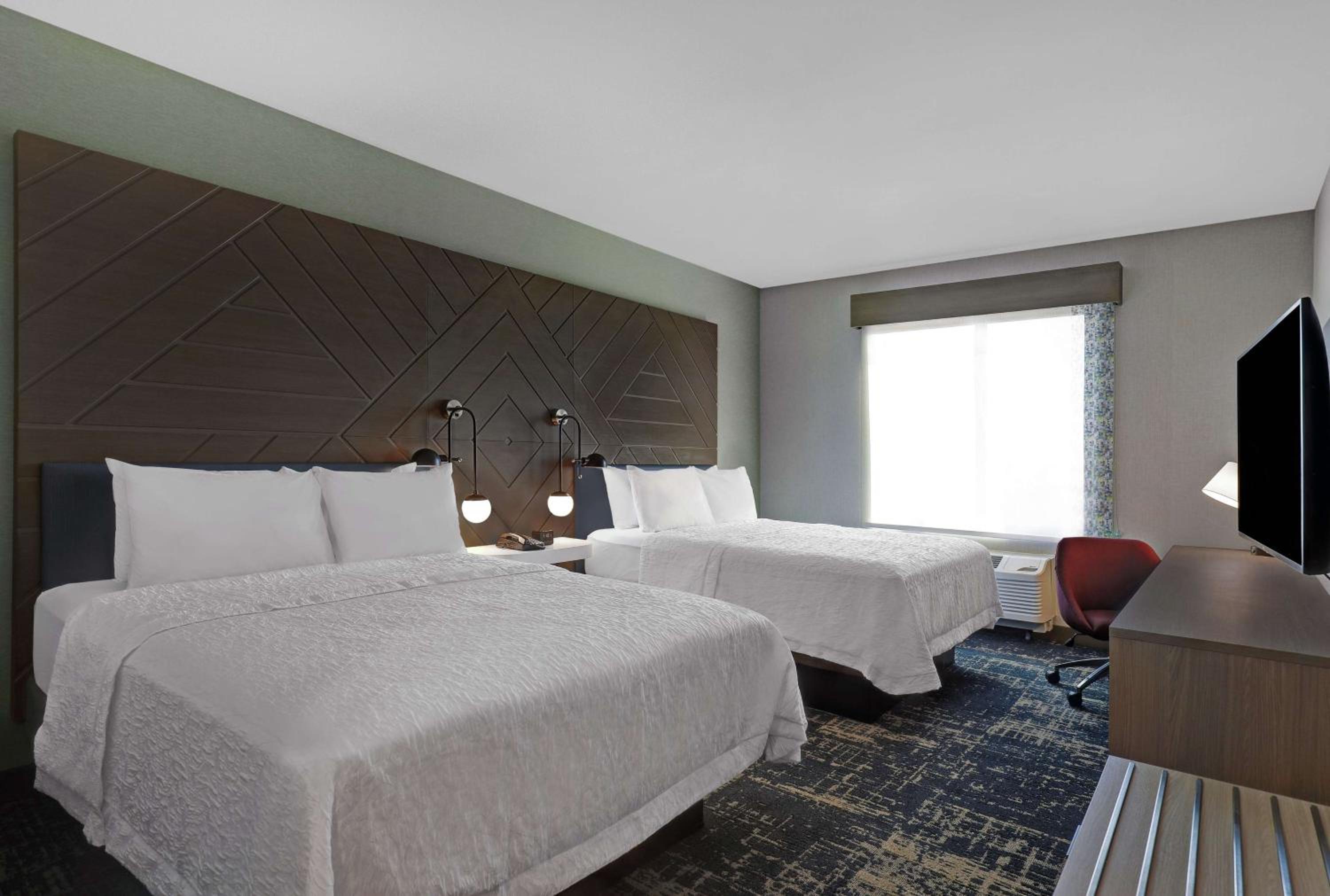 Queen Room with Two Queen Beds - Non-Smoking - Photo 1