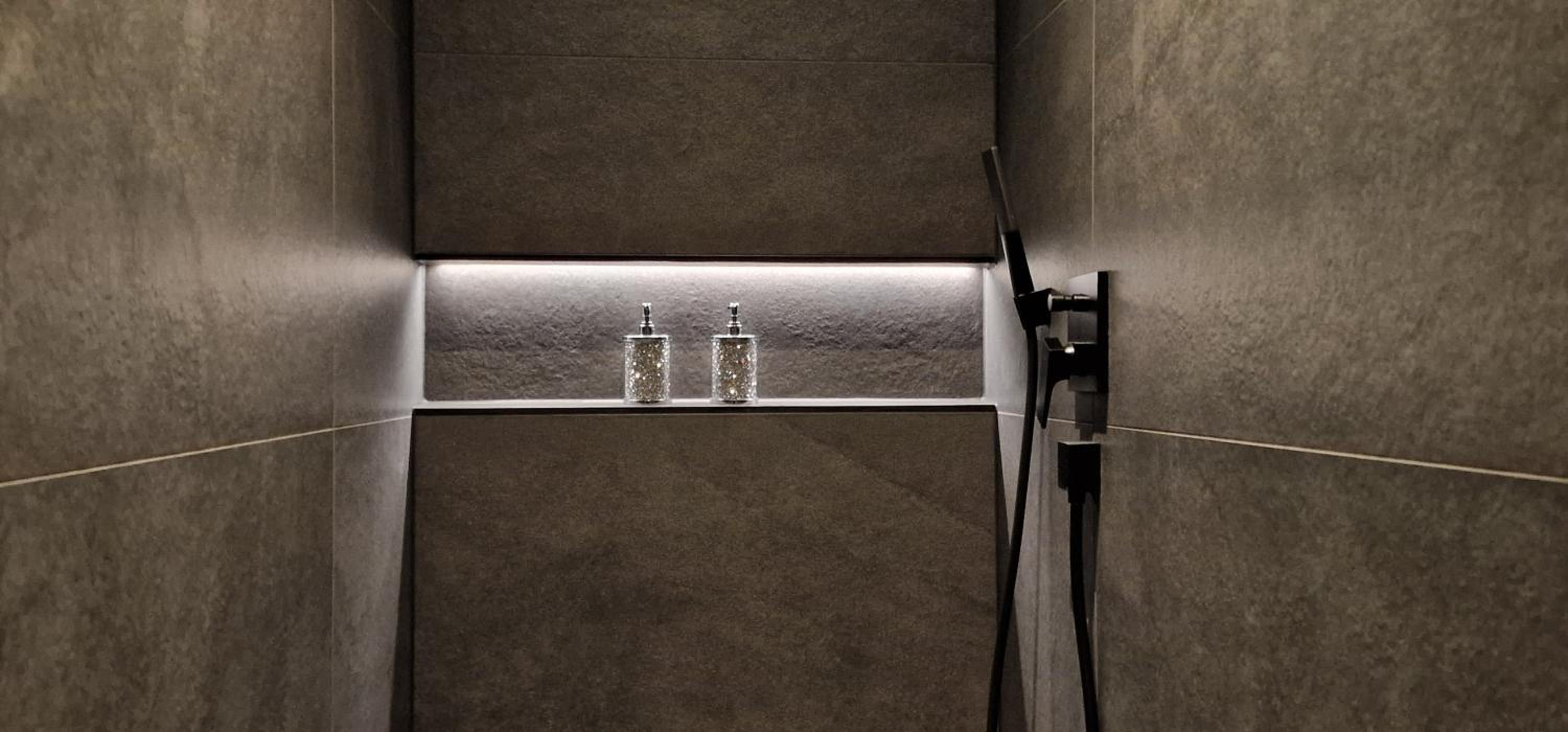 King Suite with Spa Bath - Photo 22
