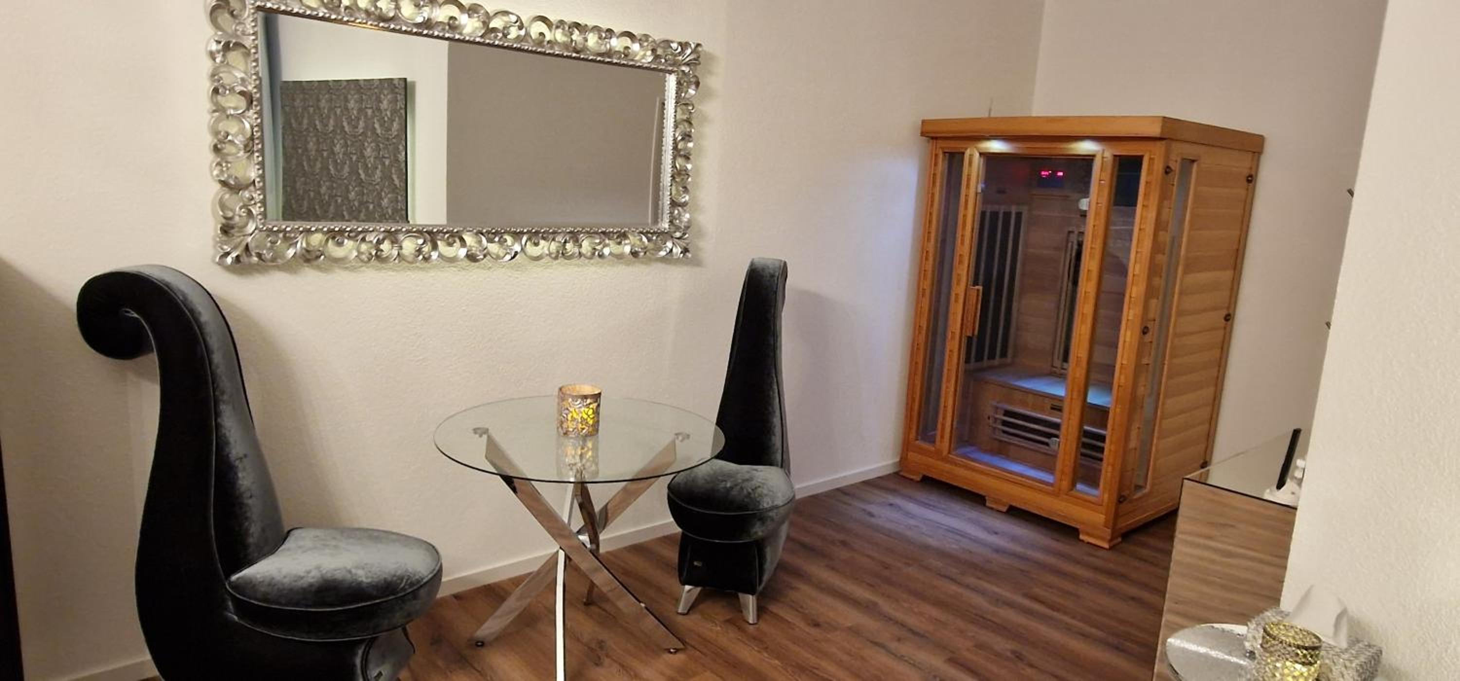 King Suite with Spa Bath - Photo 3