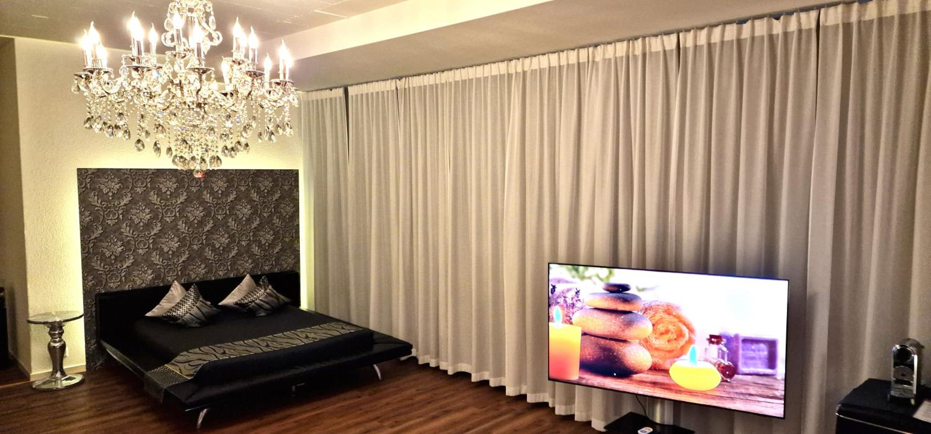 King Suite with Spa Bath - Photo 6