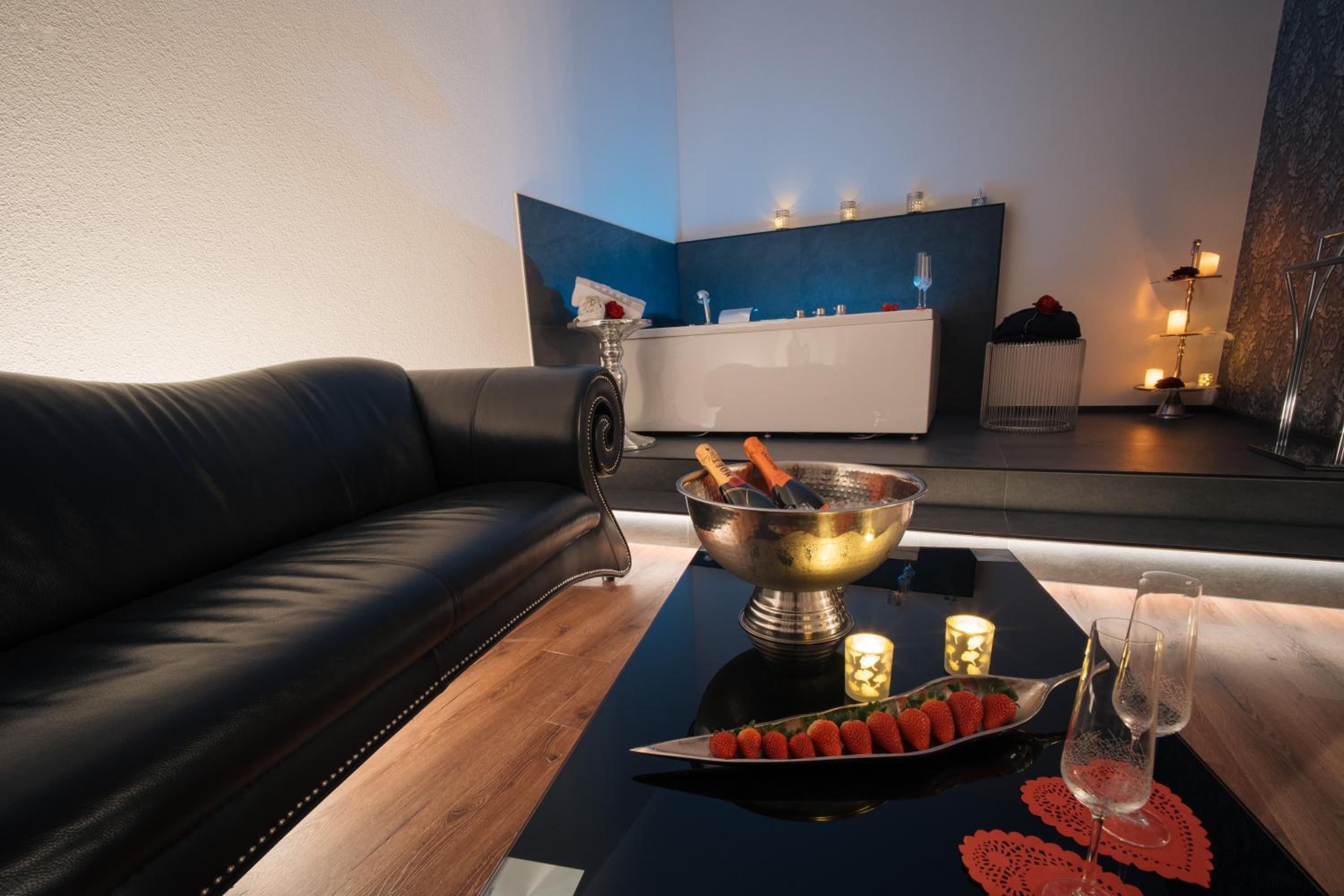 King Suite with Spa Bath - Photo 10