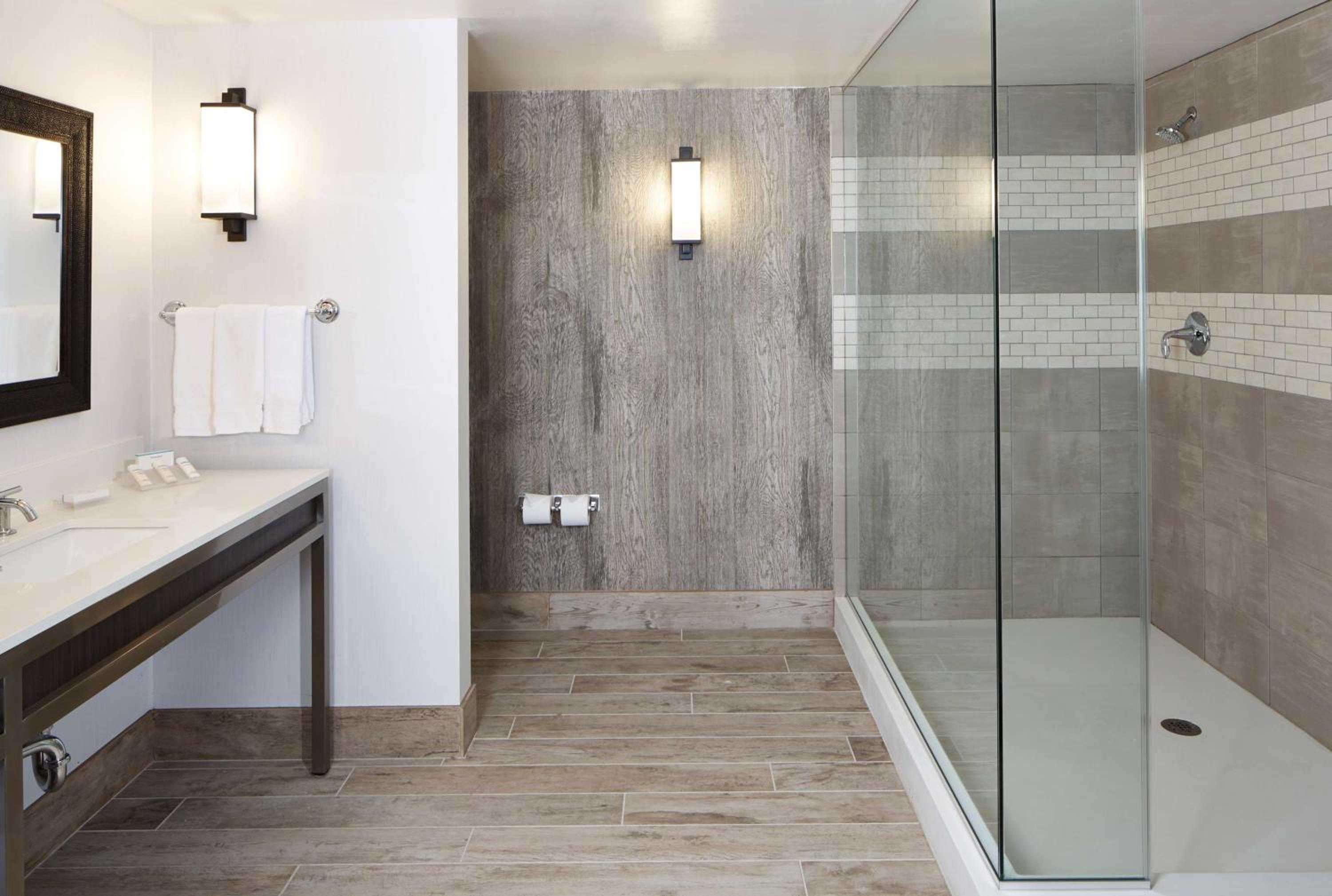 King Suite with Double Shower photo 2