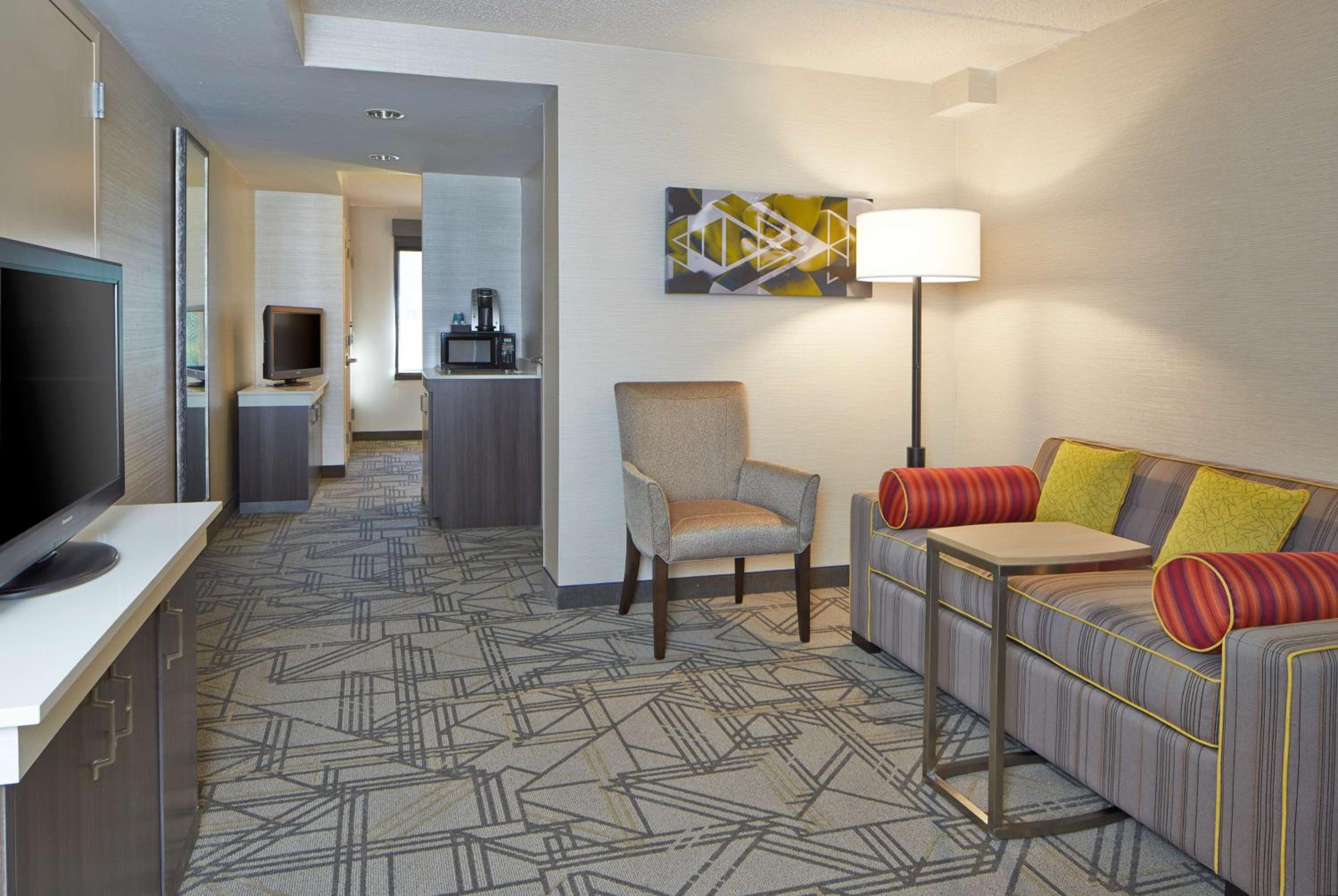 Junior King Suite with Sofa Bed - Photo 4