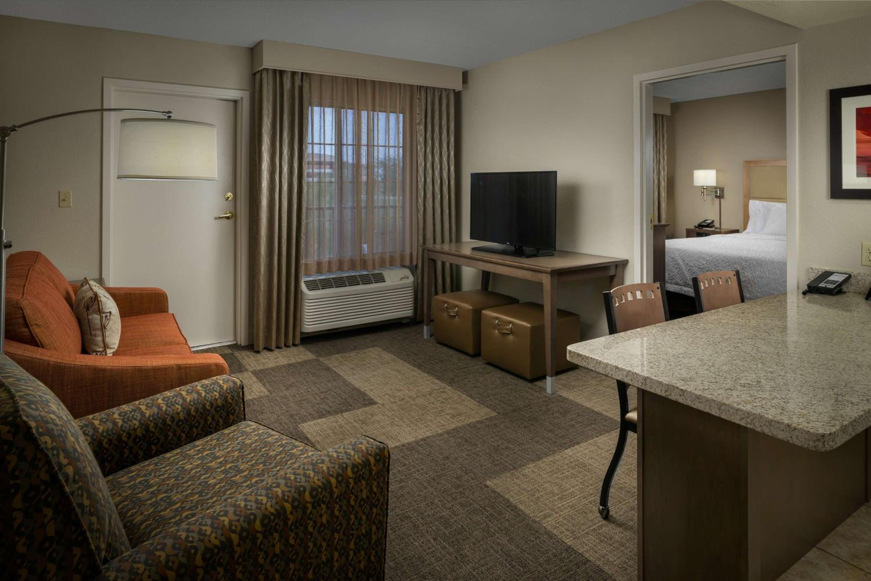 One-Bedroom King Suite with Kitchen - Non-Smoking photo 3