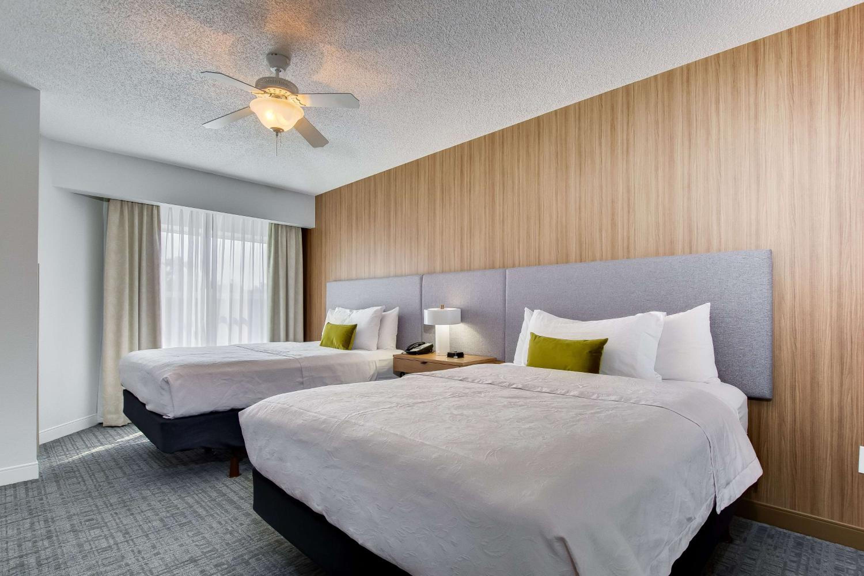 Two Bedroom Suite with One King and Two Queen Beds - Non-Smoking - Photo 1