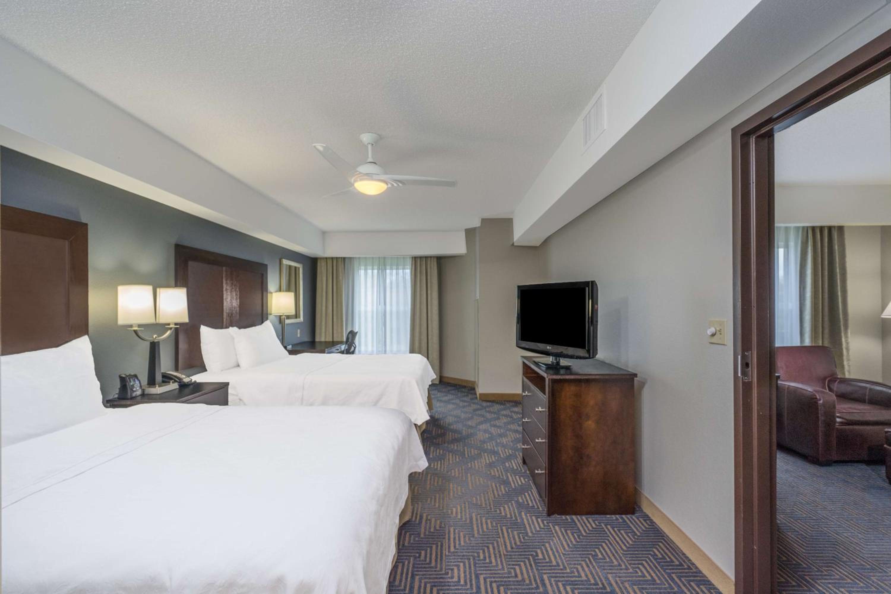 One-Bedroom Queen Suite with Two Queen Beds - Non-Smoking - Photo 1